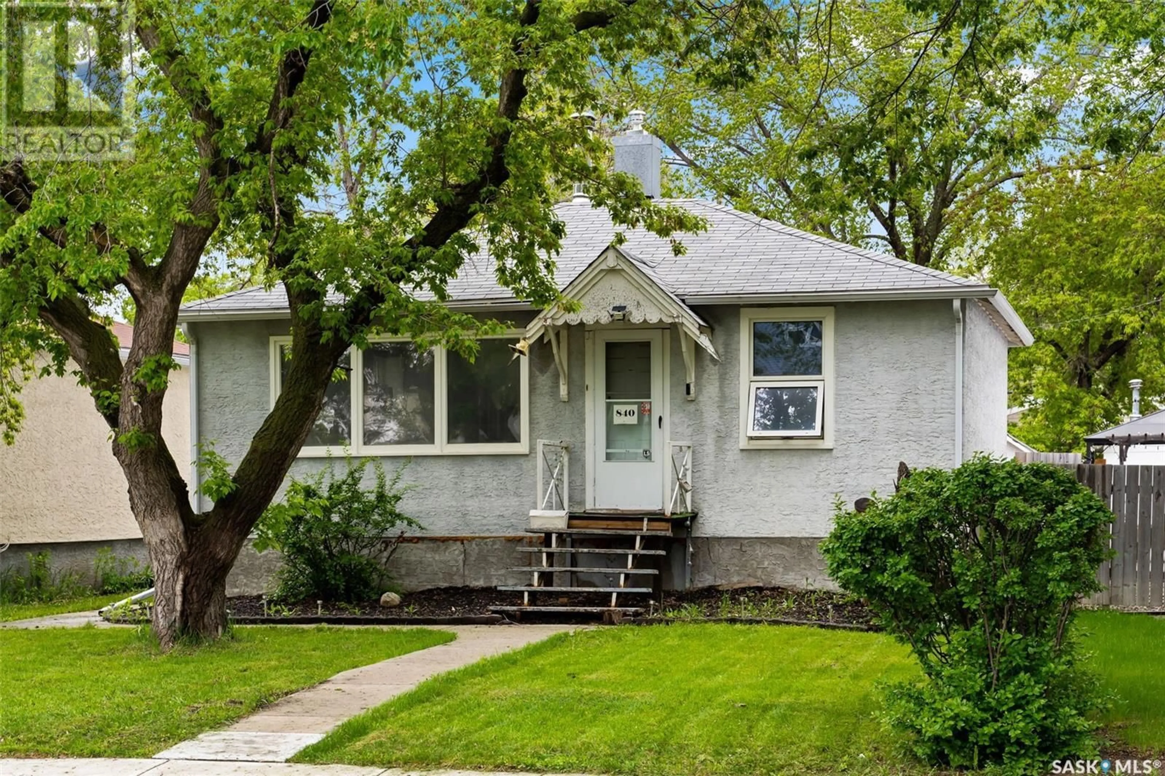 Home with vinyl exterior material, street for 840 ARGYLE STREET, Regina Saskatchewan S4T3P8