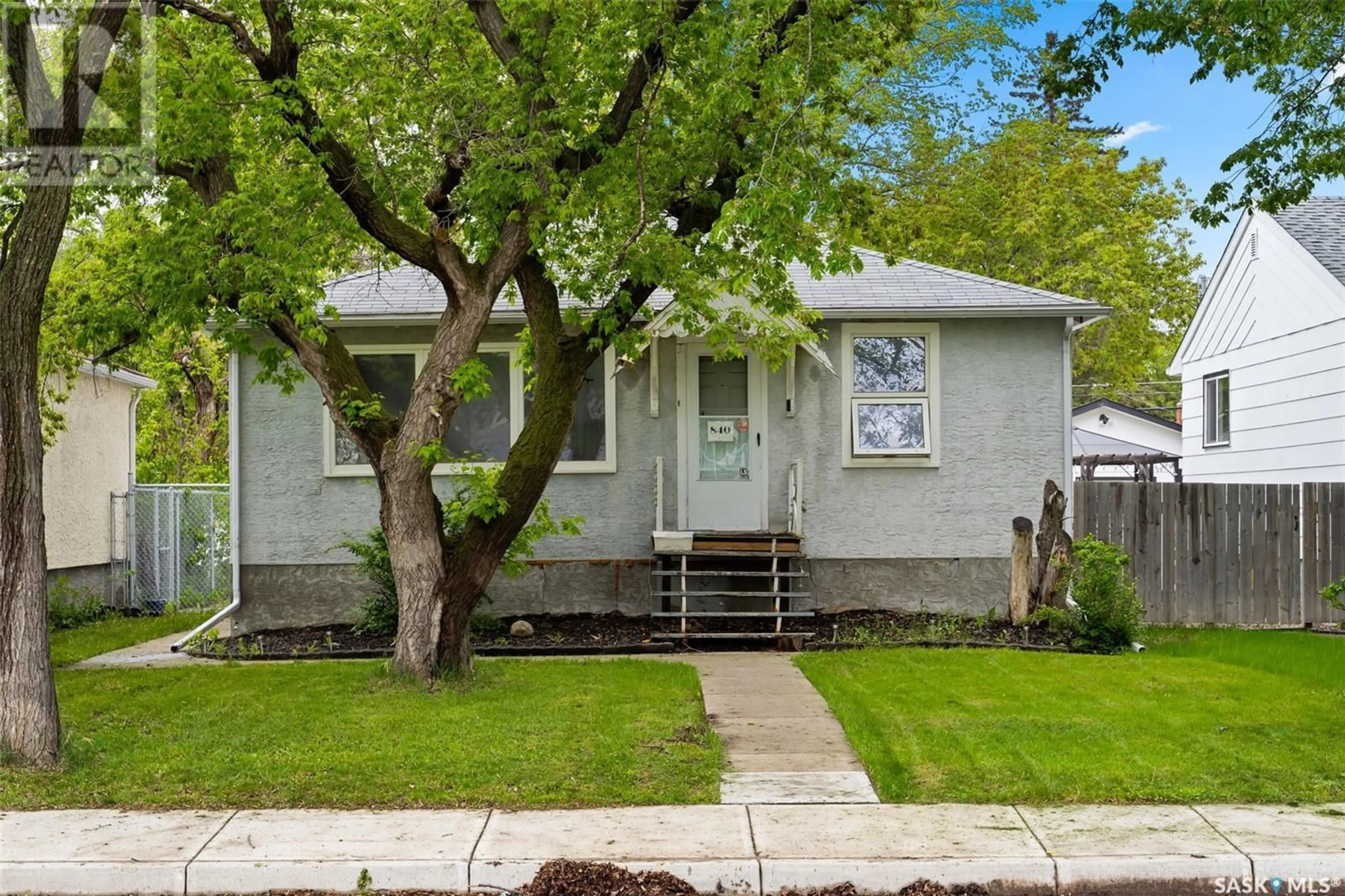Home with vinyl exterior material, street for 840 ARGYLE STREET, Regina Saskatchewan S4T3P8