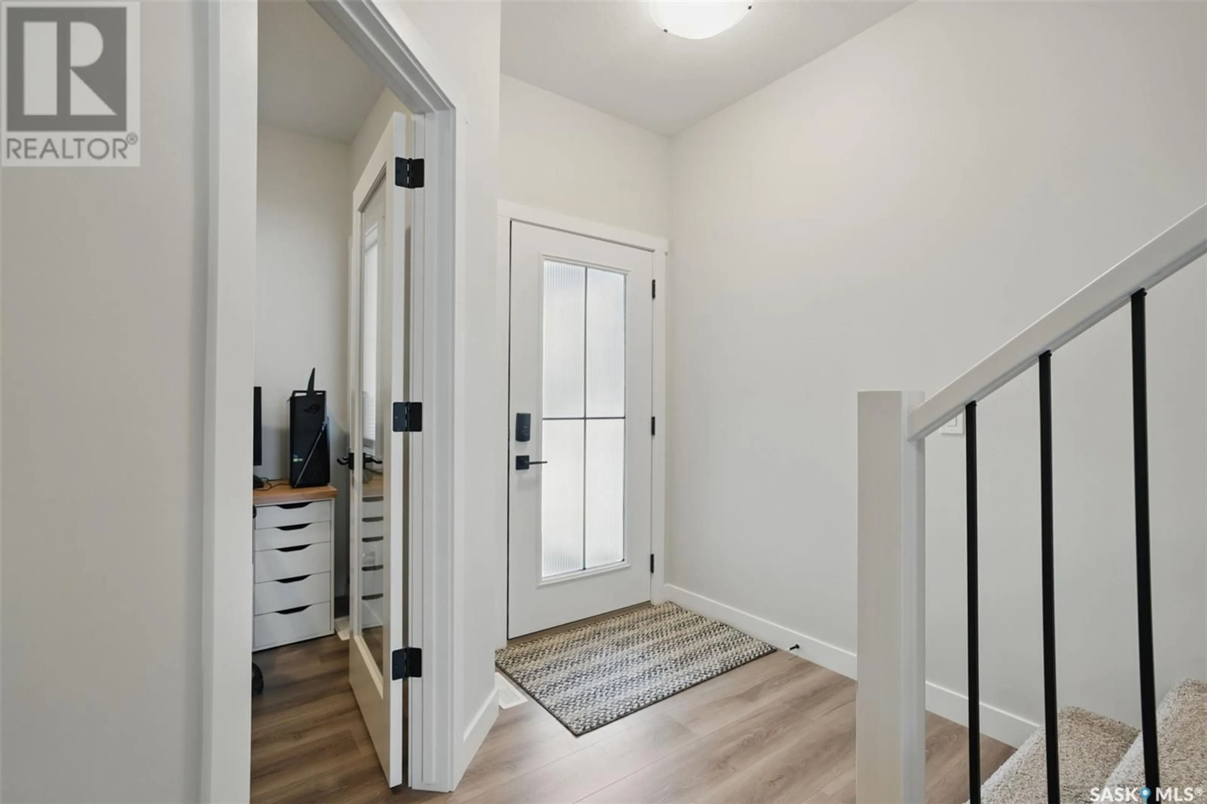 Indoor entryway for 315 DZIADYK BEND, Saskatoon Saskatchewan S7V1M5