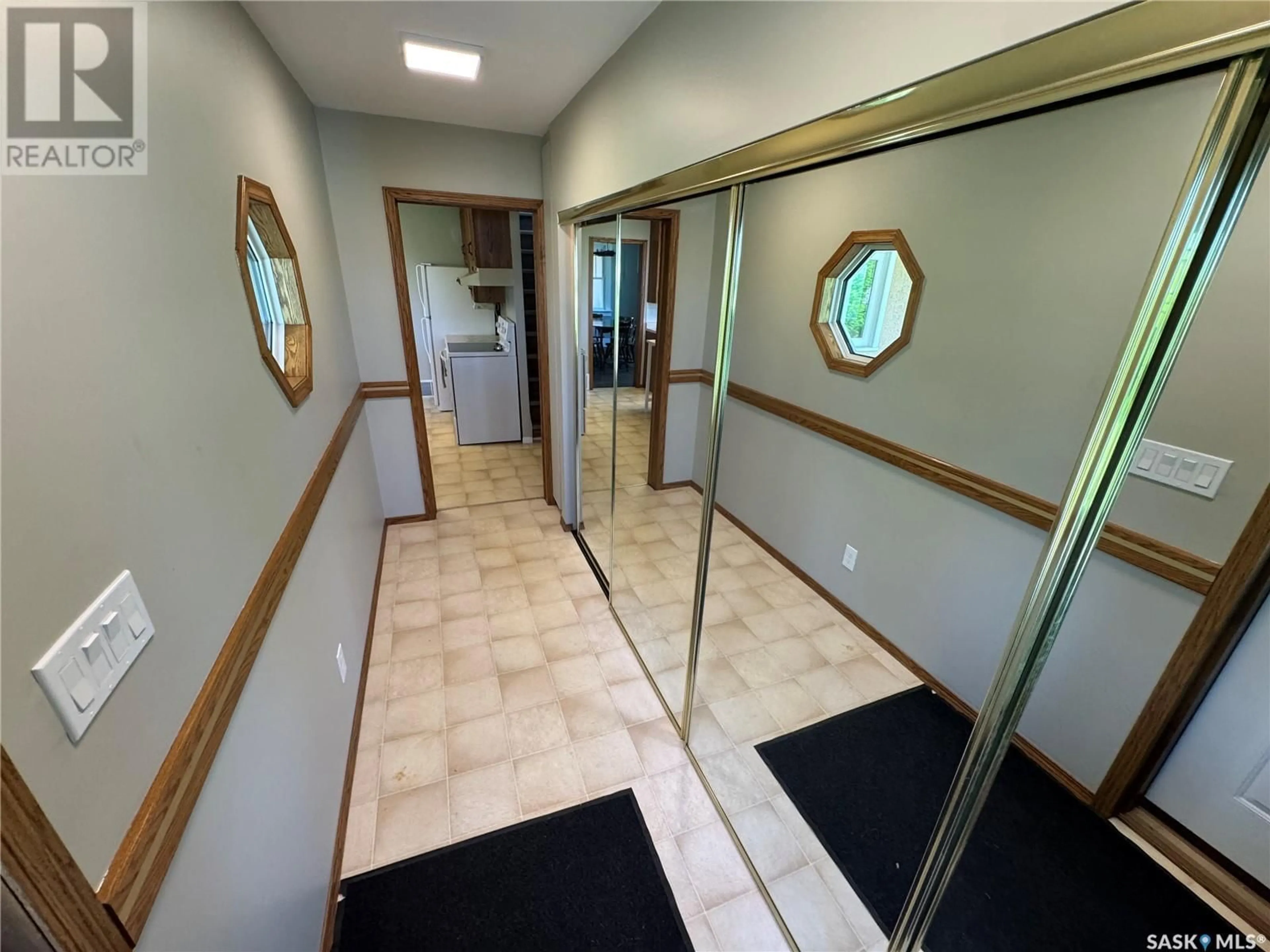 Indoor foyer for 317 3RD AVENUE, Nokomis Saskatchewan S0G3R0