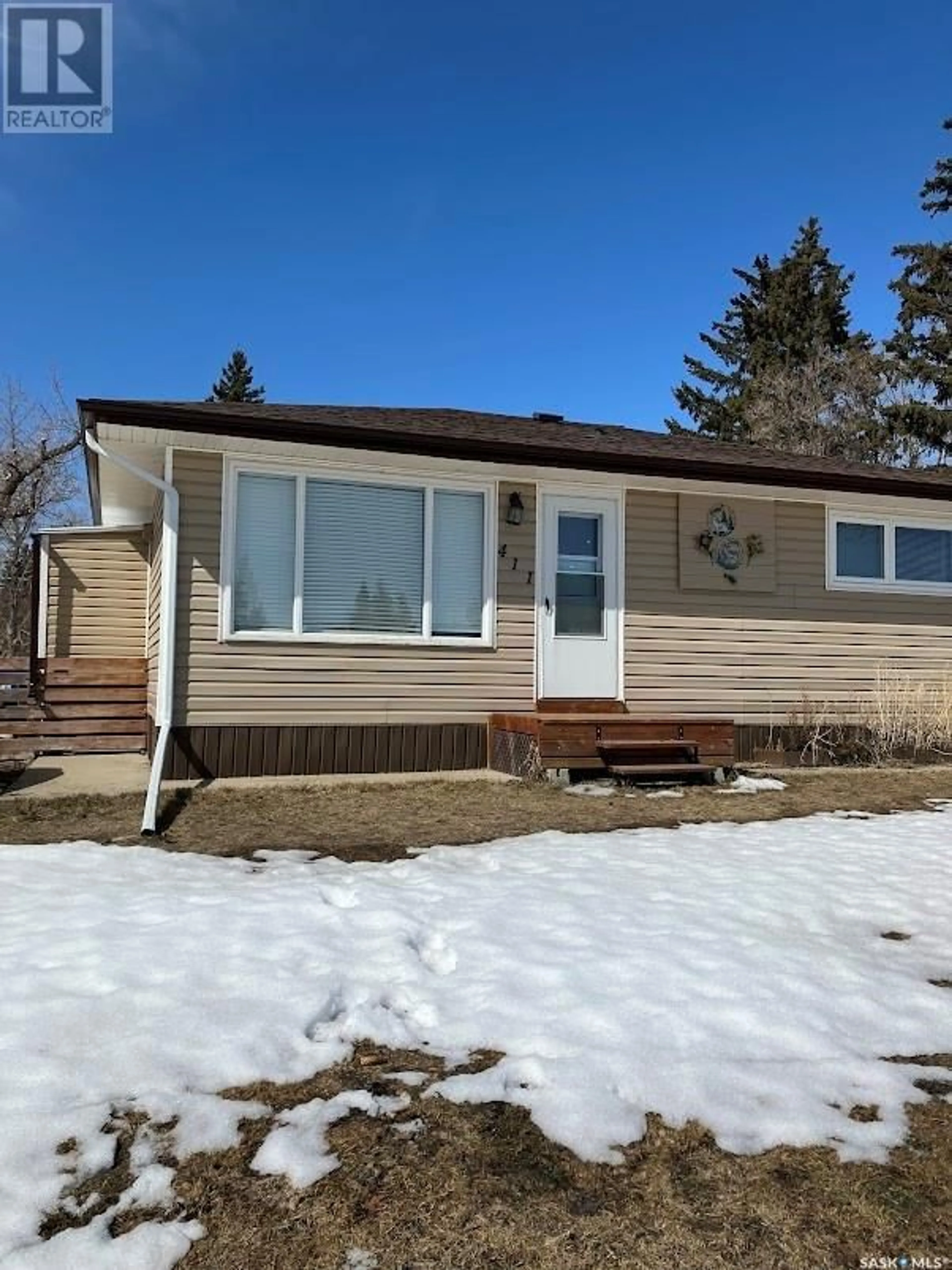 Home with vinyl exterior material, street for 411 1ST STREET, Ituna Saskatchewan S0A1N0
