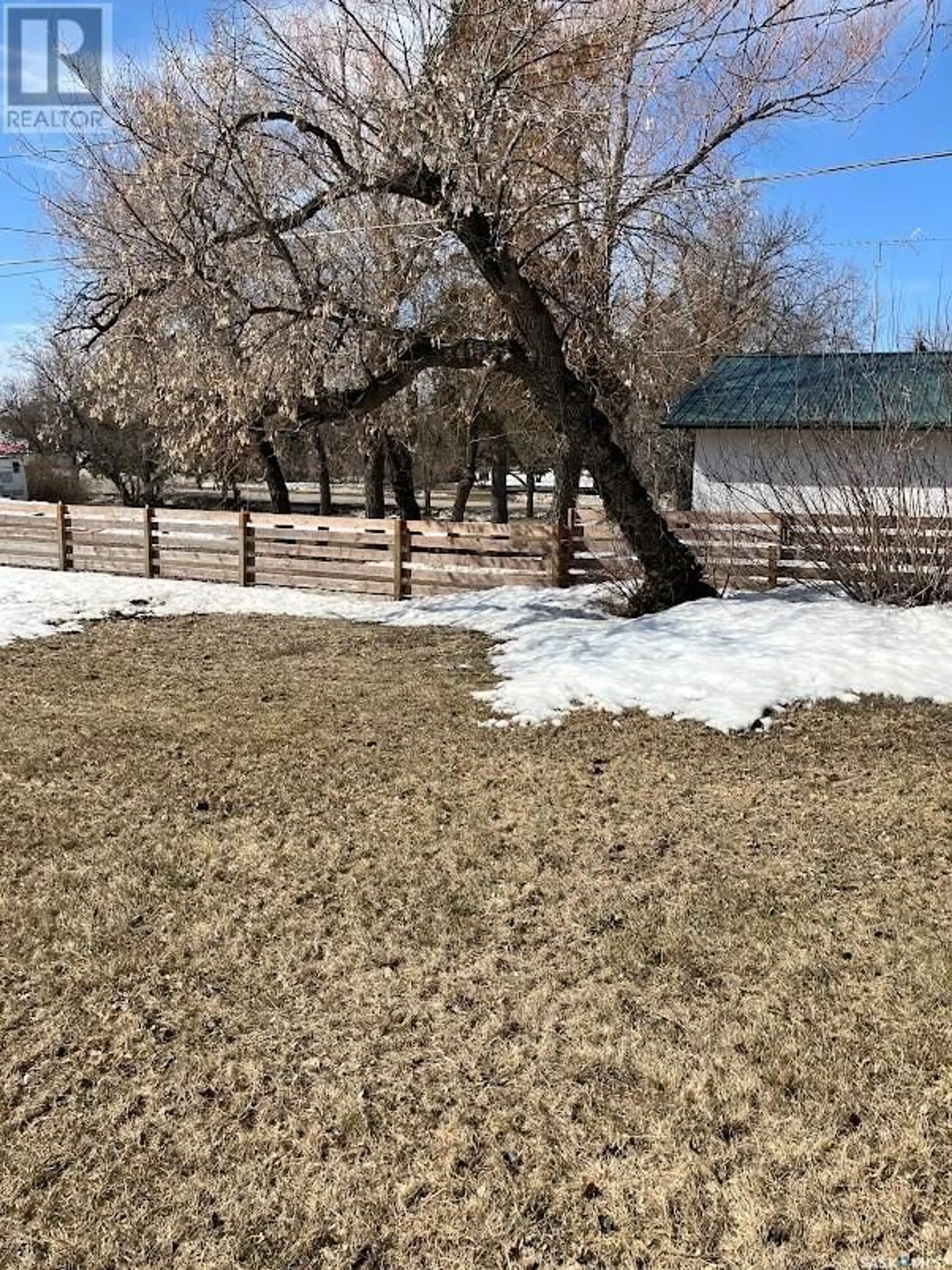 A pic from outside/outdoor area/front of a property/back of a property/a pic from drone, street for 411 1ST STREET, Ituna Saskatchewan S0A1N0