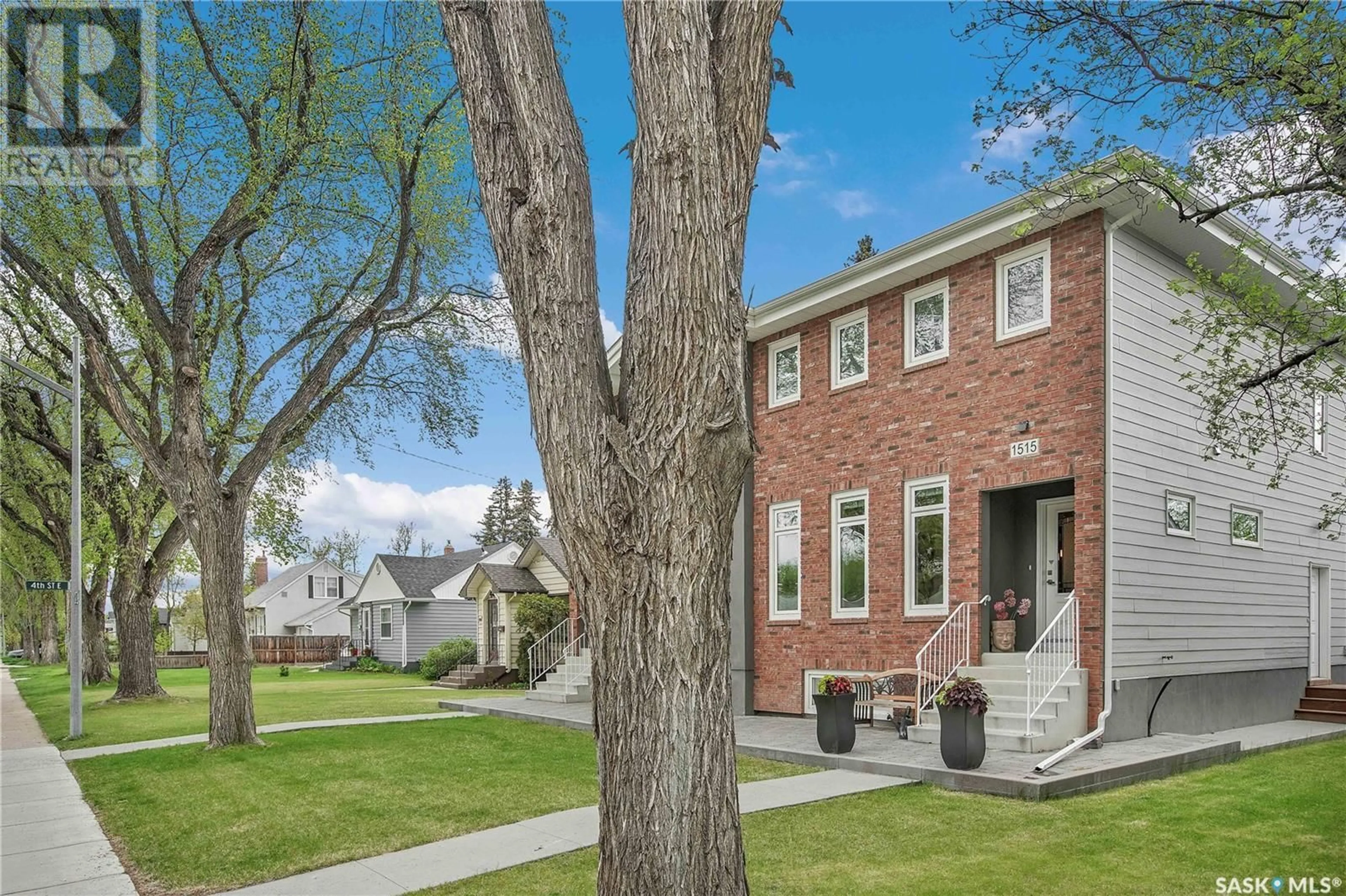 Home with brick exterior material, street for 1515 MUNROE AVENUE, Saskatoon Saskatchewan S7H2G6