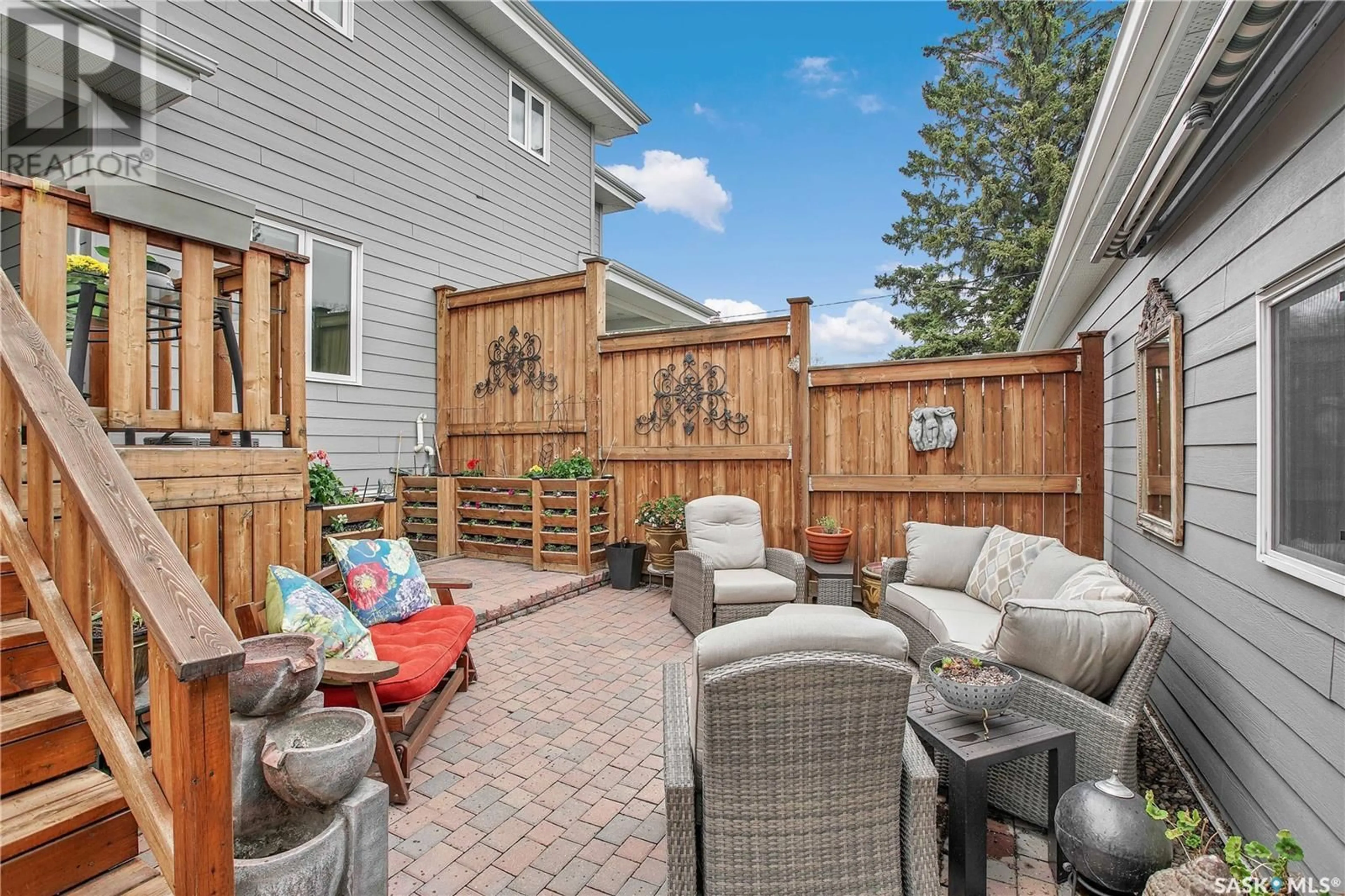 Patio, street for 1515 MUNROE AVENUE, Saskatoon Saskatchewan S7H2G6