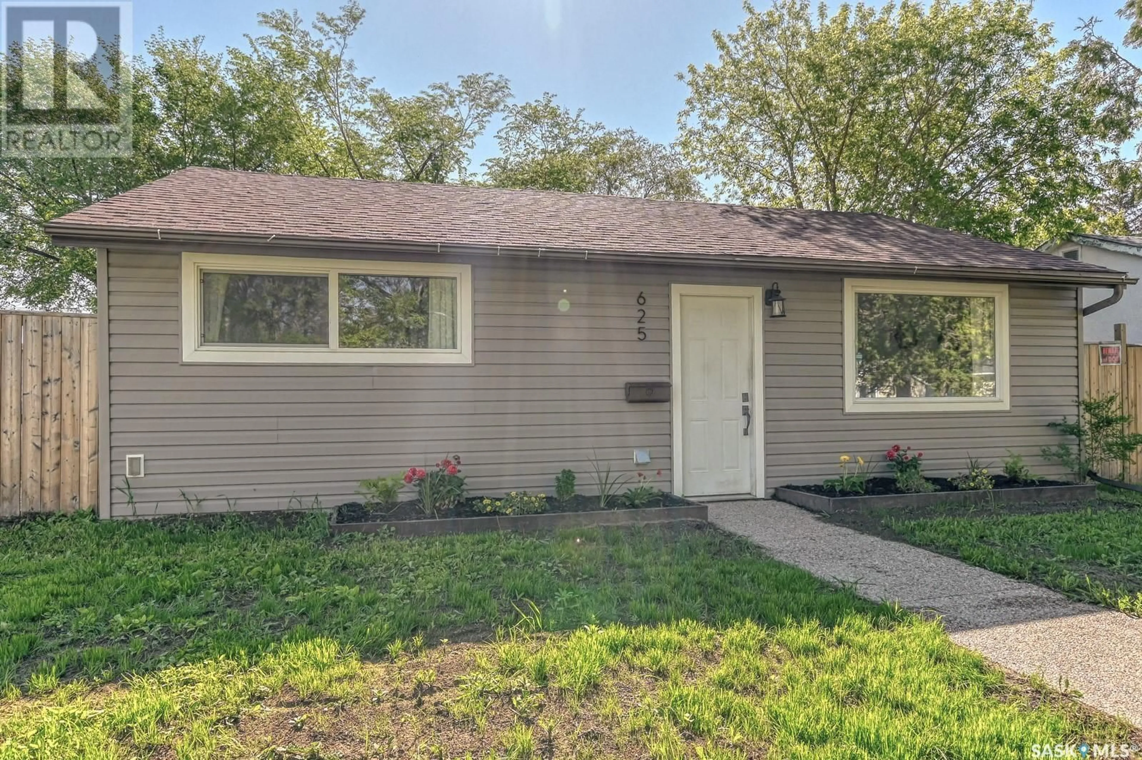 Home with vinyl exterior material, street for 625 ARTHUR STREET, Regina Saskatchewan S4T4V3