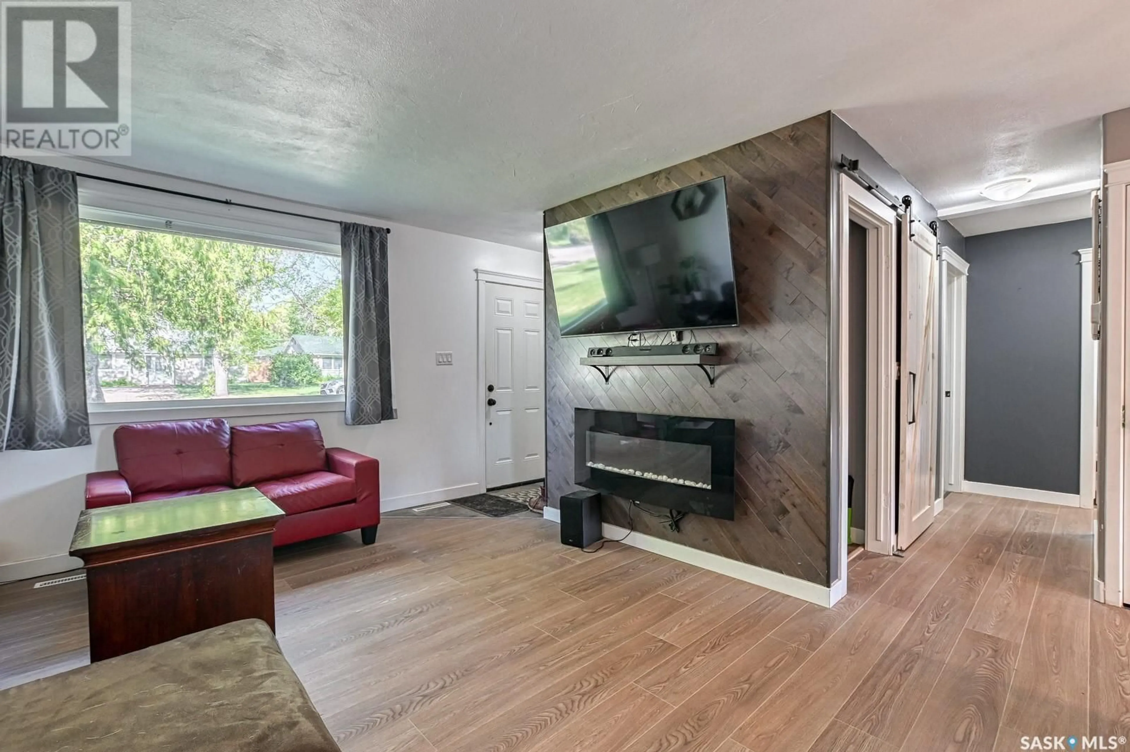 Living room with furniture, wood/laminate floor for 625 ARTHUR STREET, Regina Saskatchewan S4T4V3