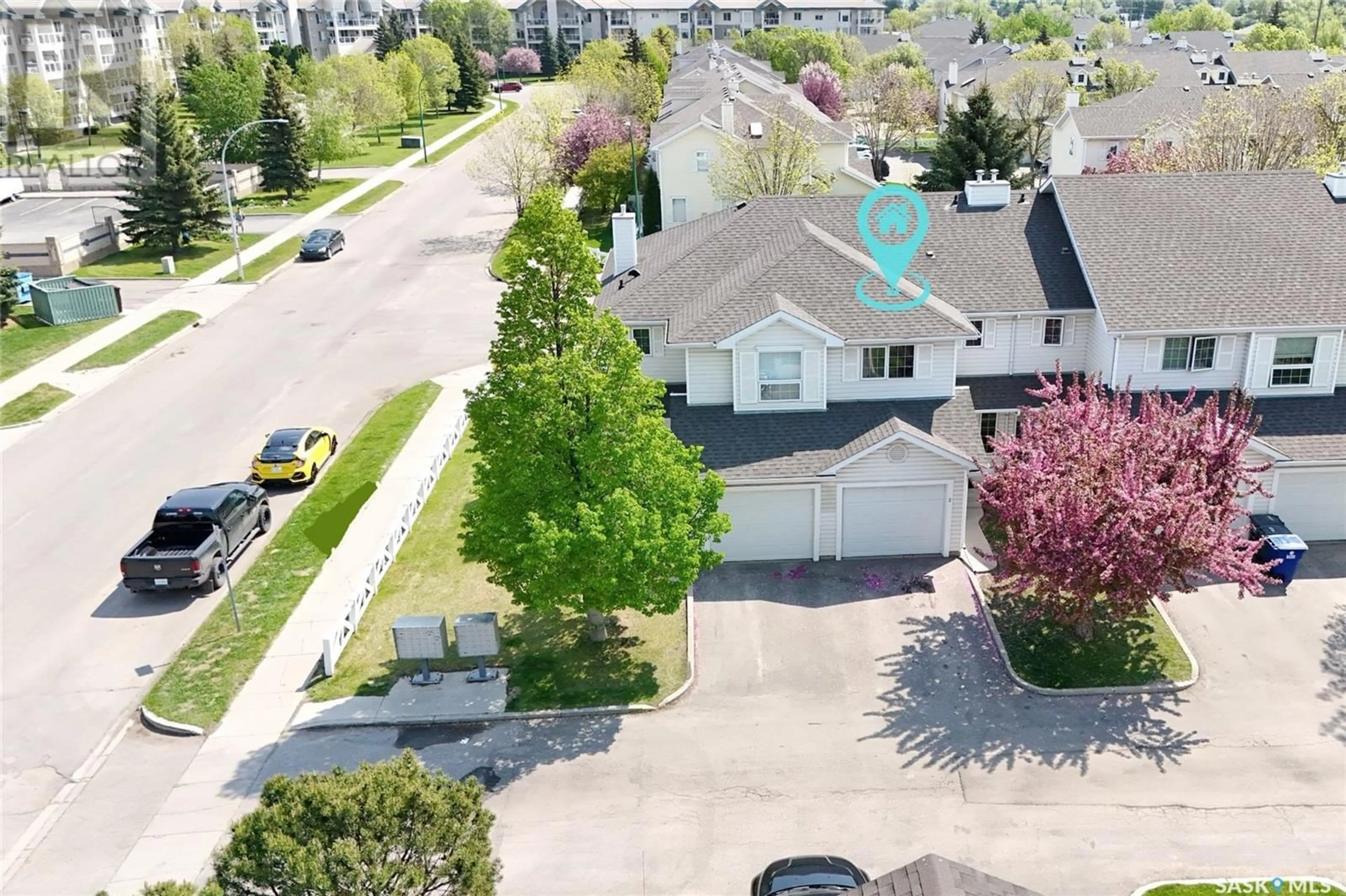 A pic from outside/outdoor area/front of a property/back of a property/a pic from drone, street for 2 110 KEEVIL CRESCENT, Saskatoon Saskatchewan S7N4L9