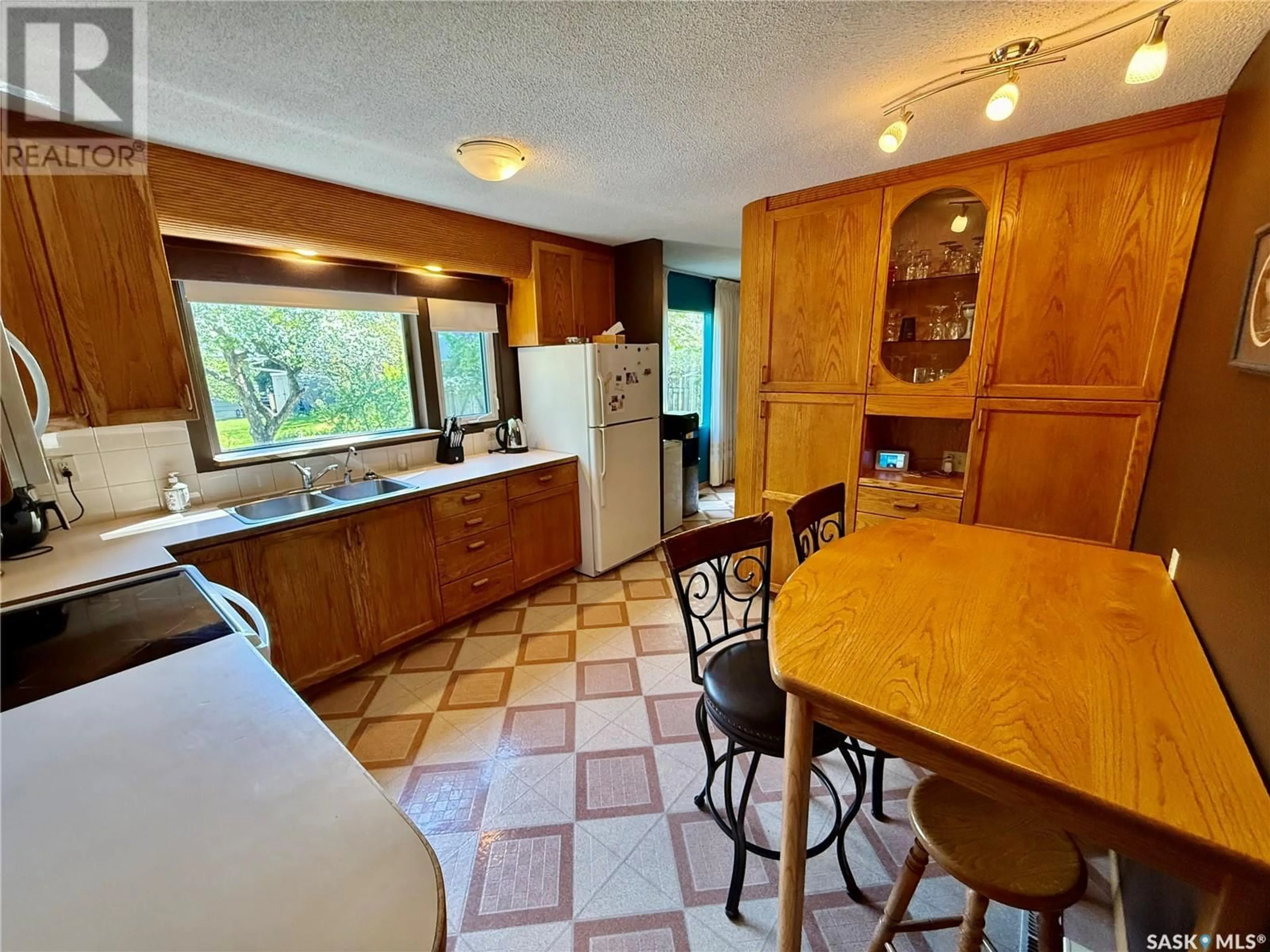 Standard kitchen, unknown for 91 SUNSET DRIVE, Regina Saskatchewan S4S5V7
