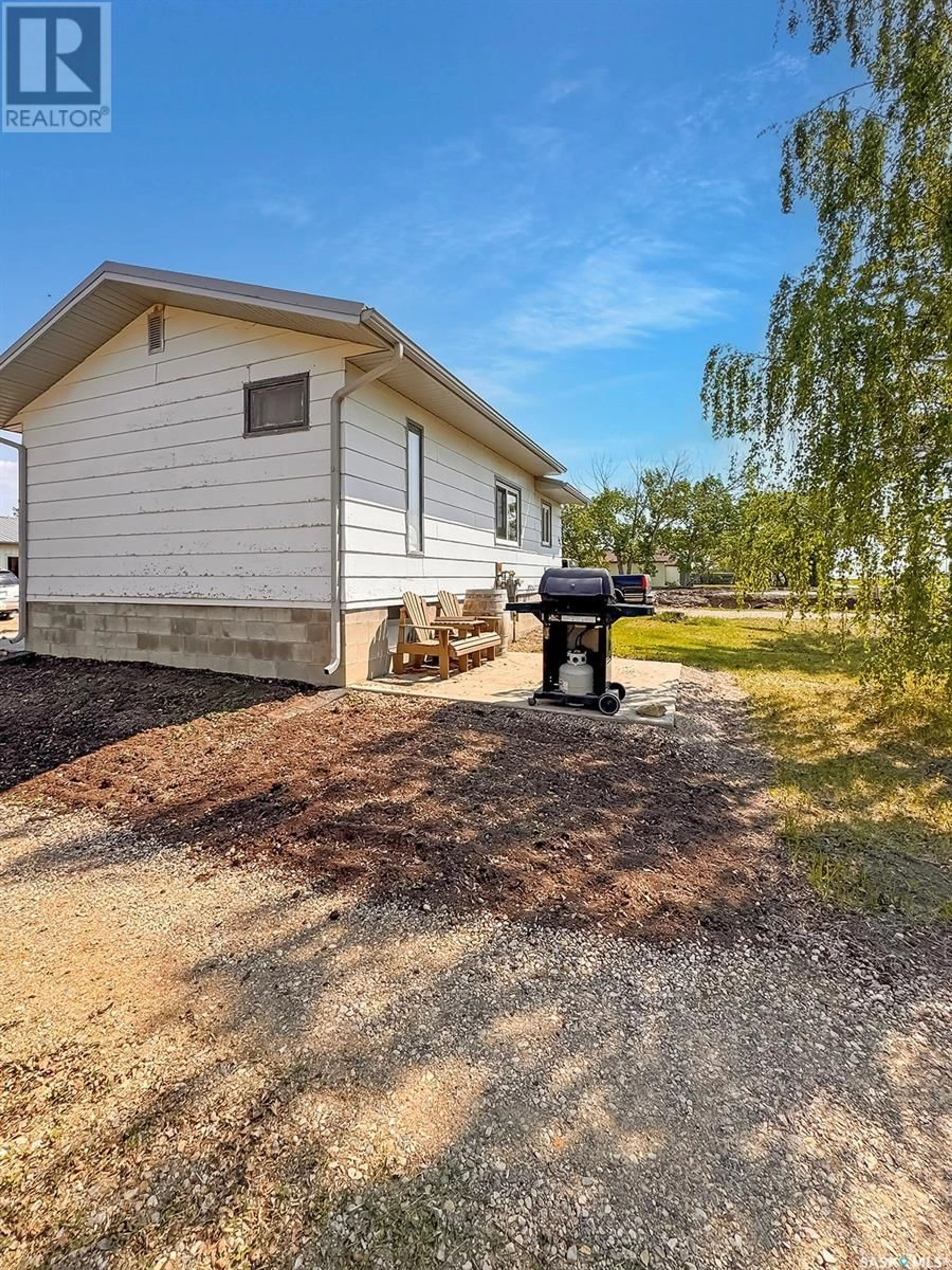 Home with vinyl exterior material, water/lake/river/ocean view for 124 SOUTH SERVICE ROAD, Hague Saskatchewan S0K1X0