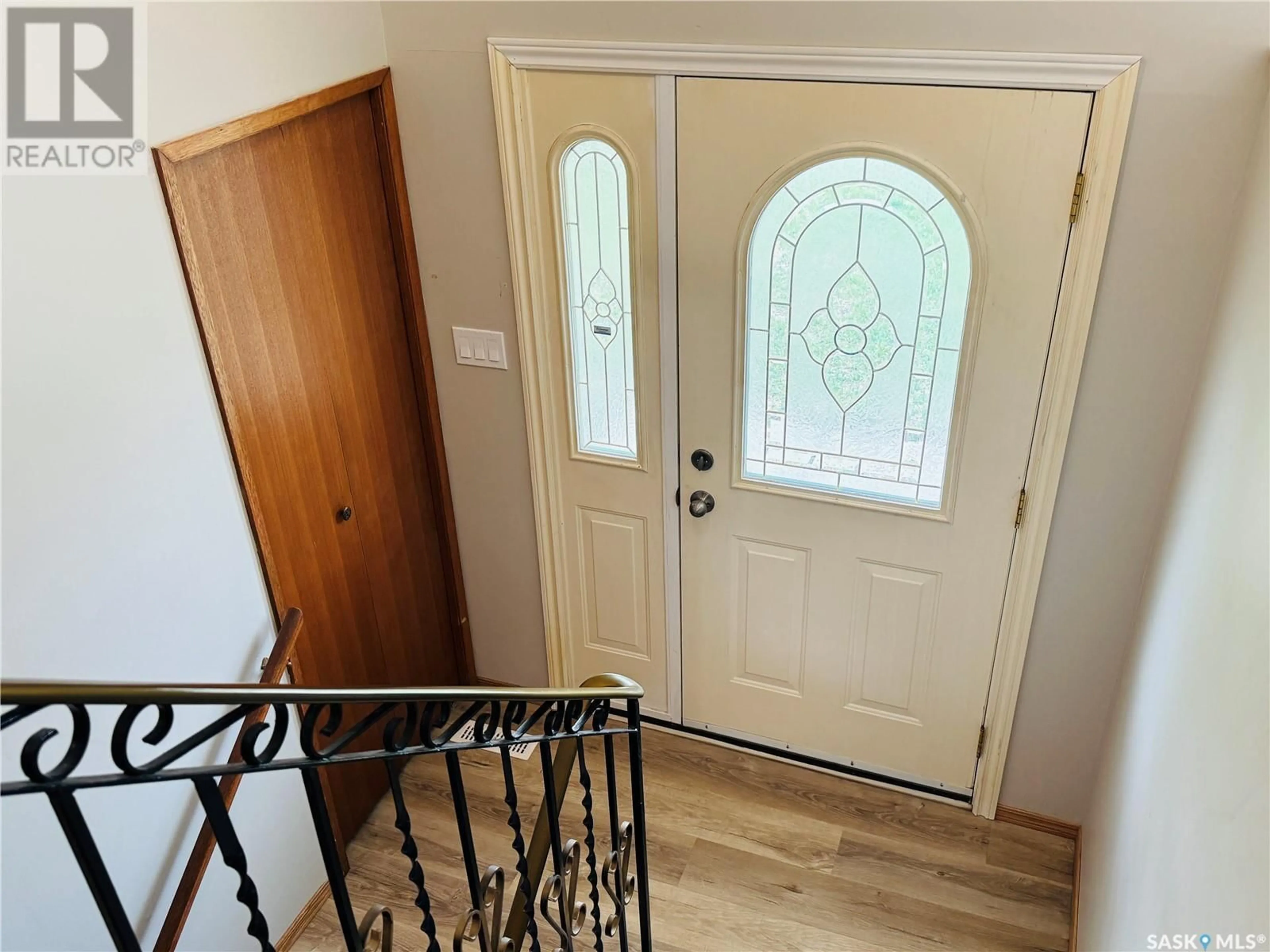 Indoor entryway for 425 4TH AVENUE, Biggar Saskatchewan S0K0M0