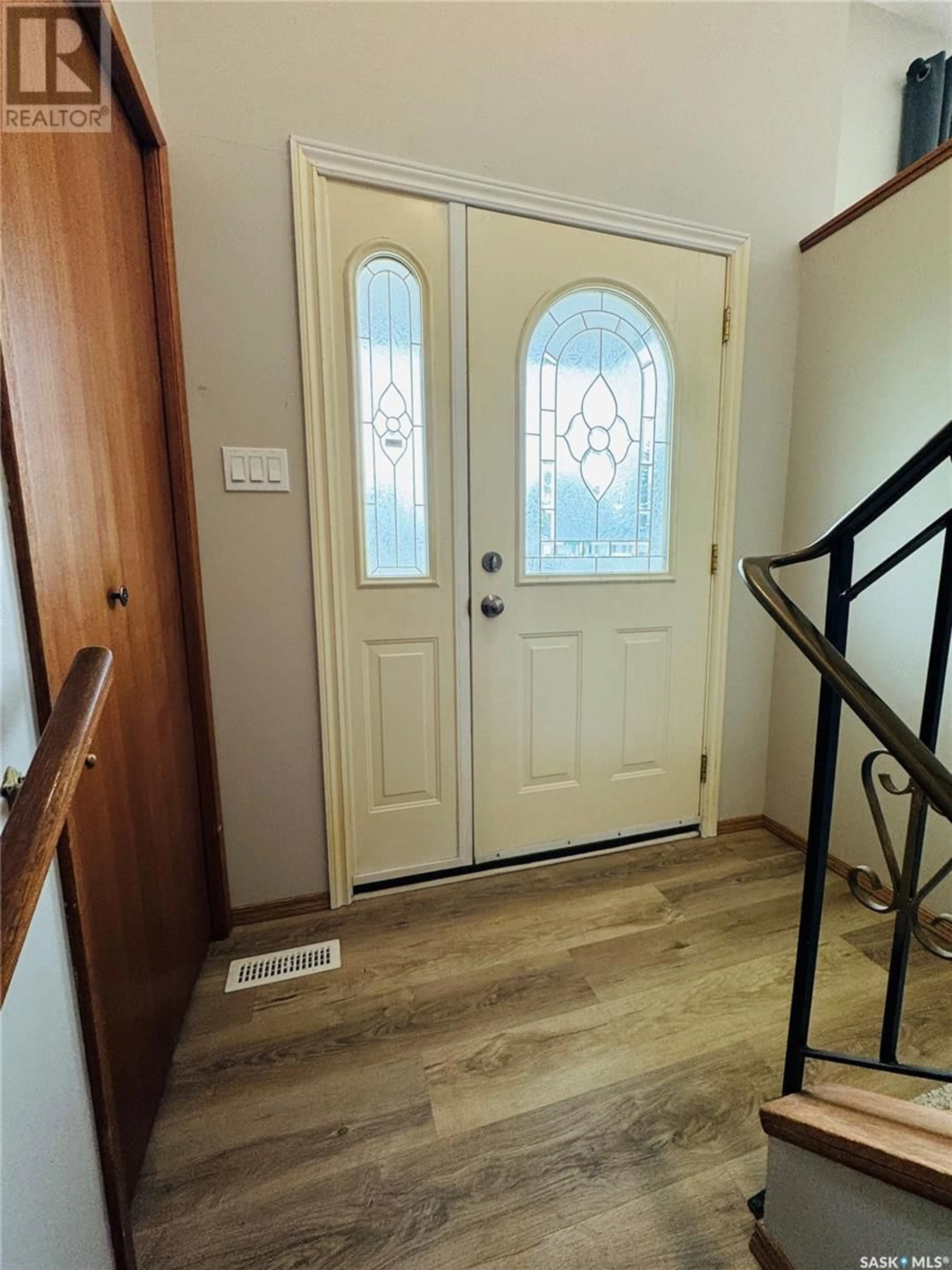 Indoor entryway for 425 4TH AVENUE, Biggar Saskatchewan S0K0M0