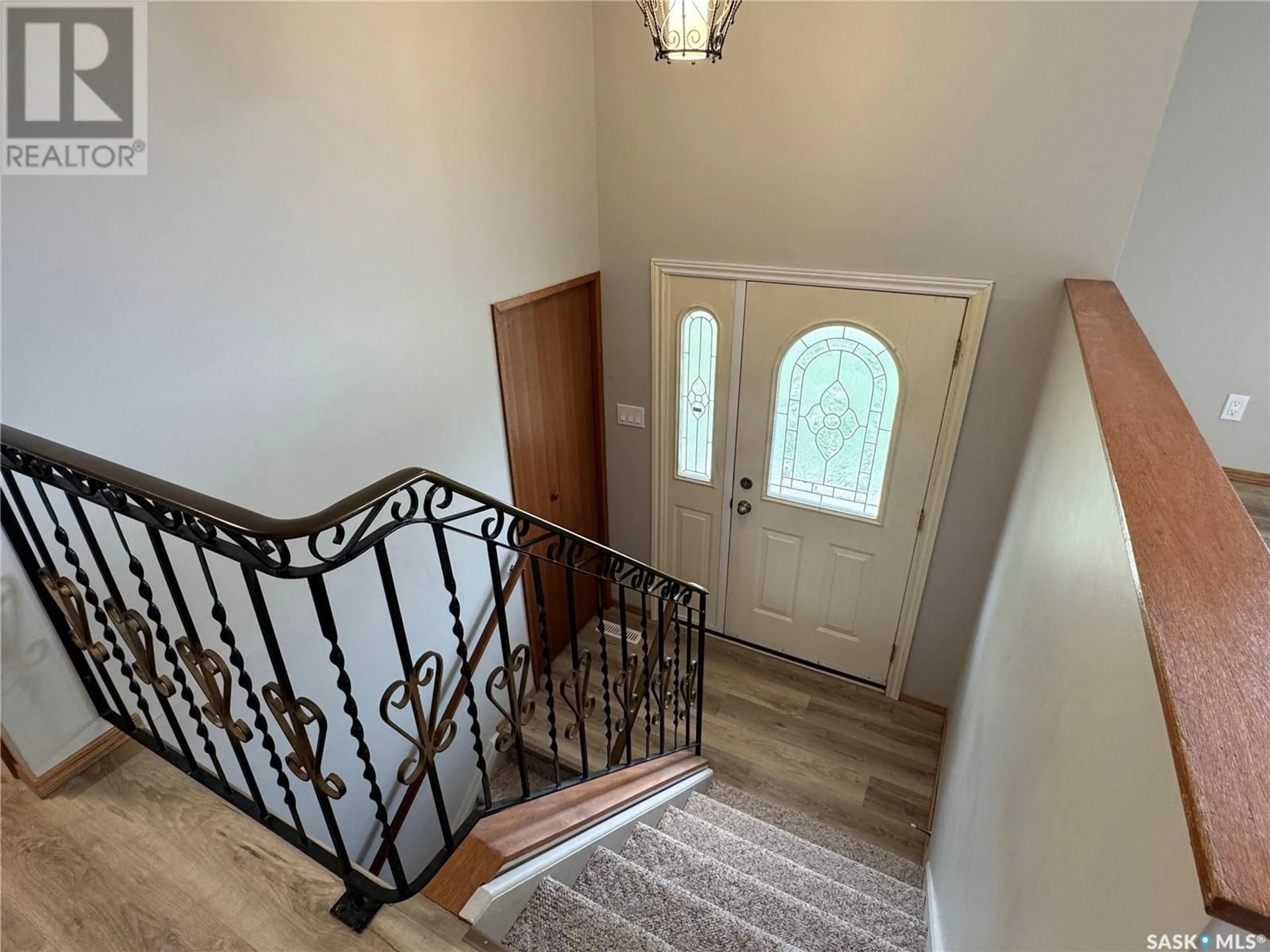 Indoor entryway for 425 4TH AVENUE, Biggar Saskatchewan S0K0M0