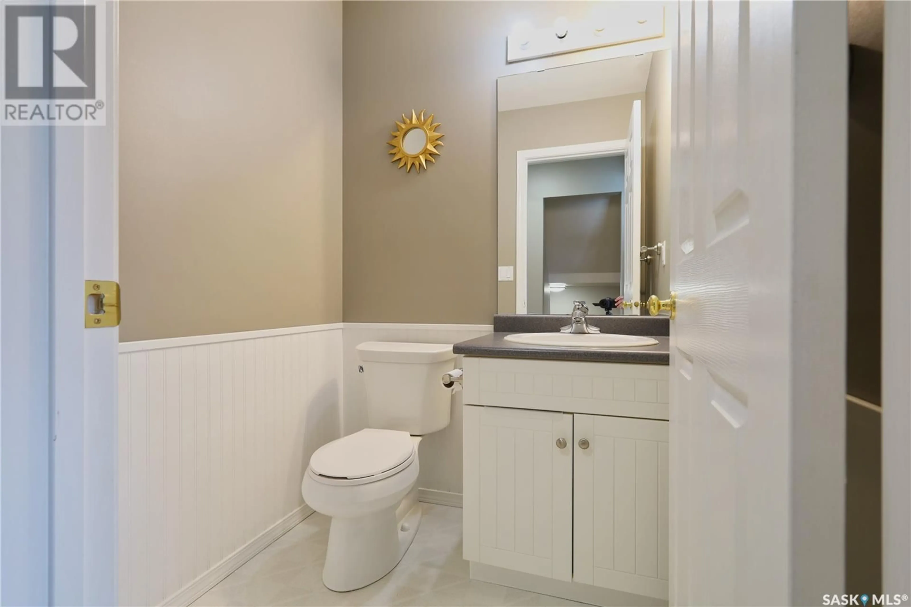 Standard bathroom, ceramic/tile floor for 1 111 FAIRBROTHER CRESCENT, Saskatoon Saskatchewan S7S1L3