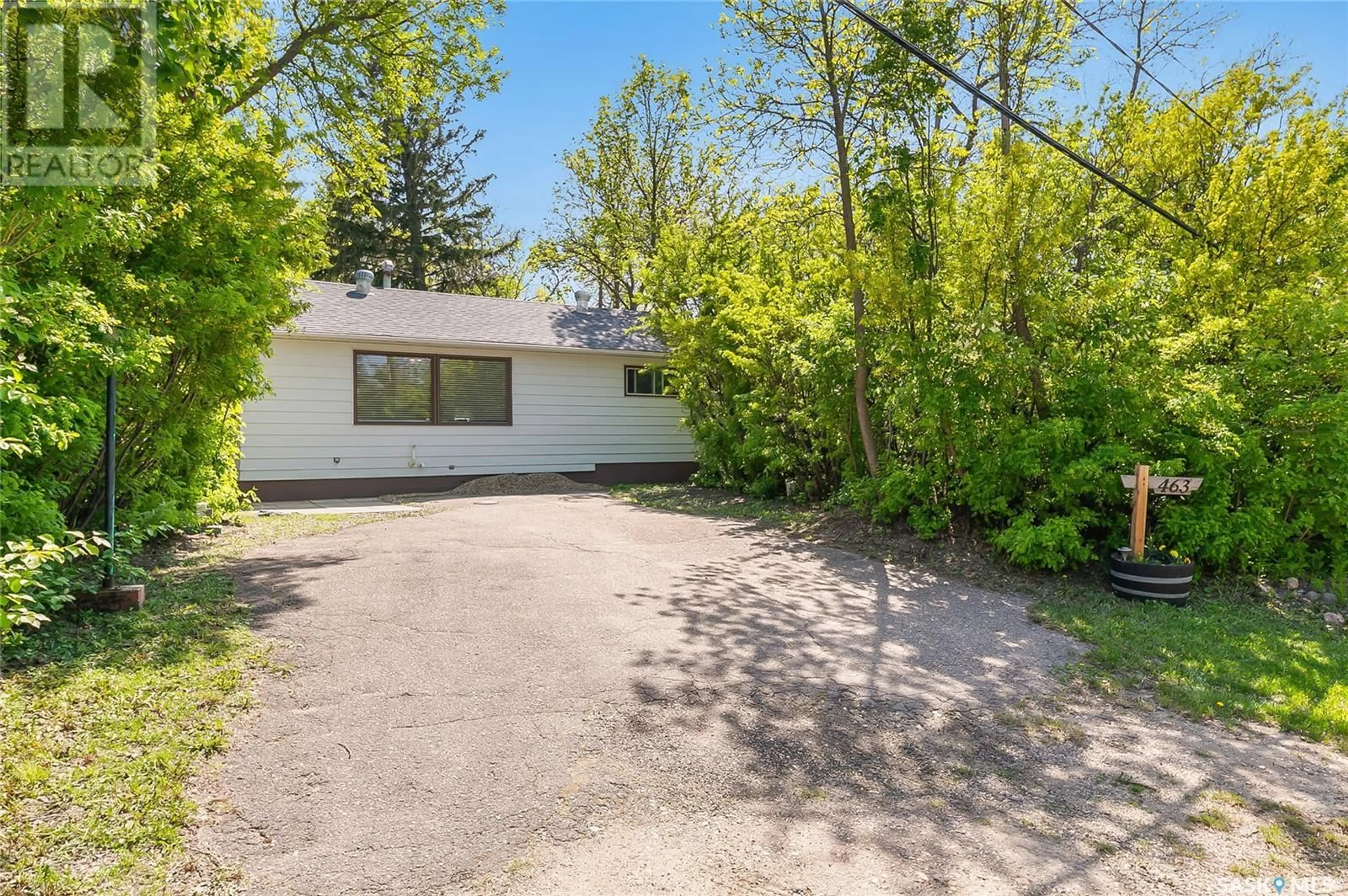 A pic from outside/outdoor area/front of a property/back of a property/a pic from drone, street for 463 GREEN AVENUE, Regina Beach Saskatchewan S0G4C0