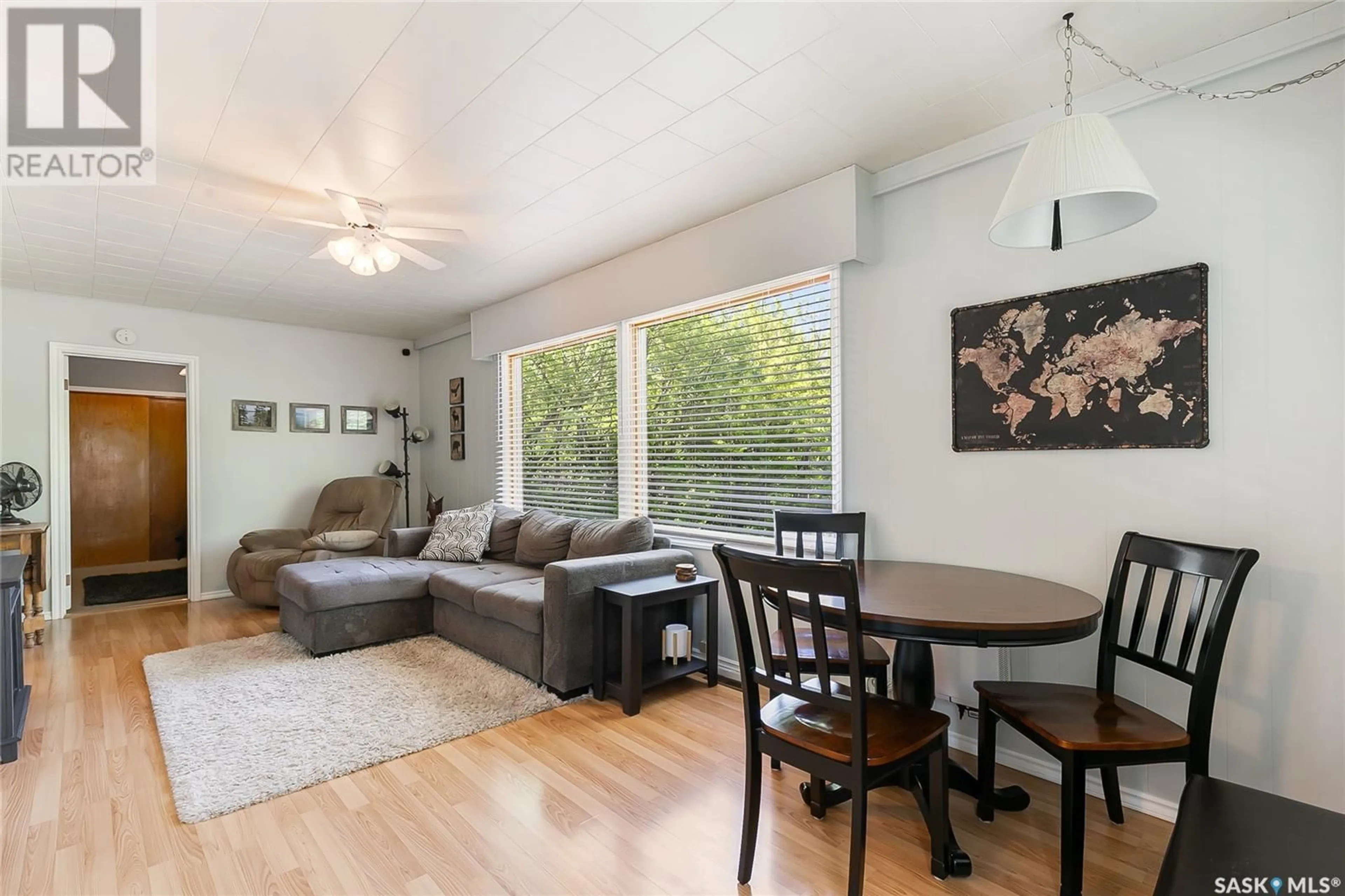 Living room with furniture, wood/laminate floor for 463 GREEN AVENUE, Regina Beach Saskatchewan S0G4C0