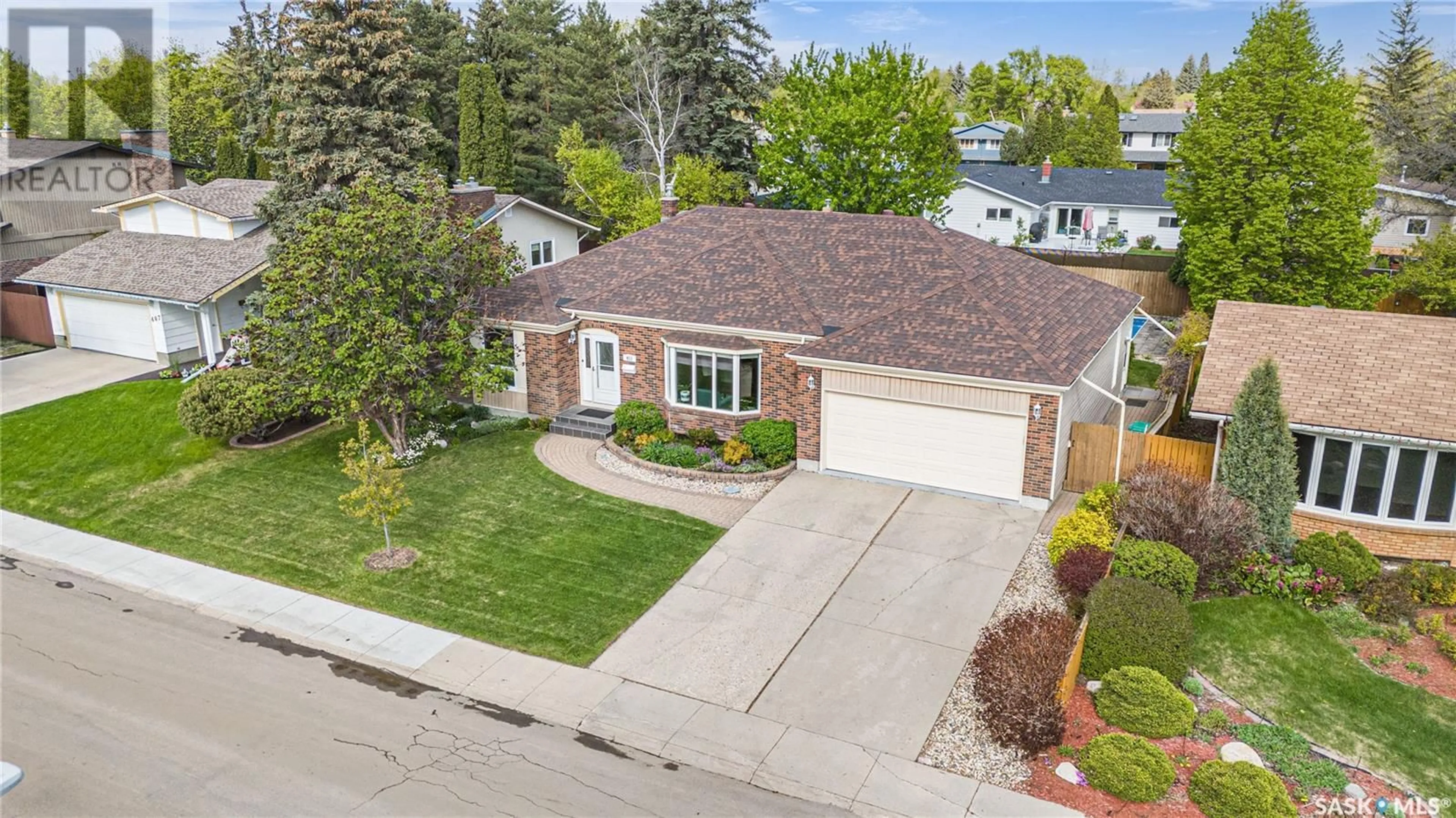 A pic from outside/outdoor area/front of a property/back of a property/a pic from drone, street for 411 TRENT CRESCENT, Saskatoon Saskatchewan S7H4V2