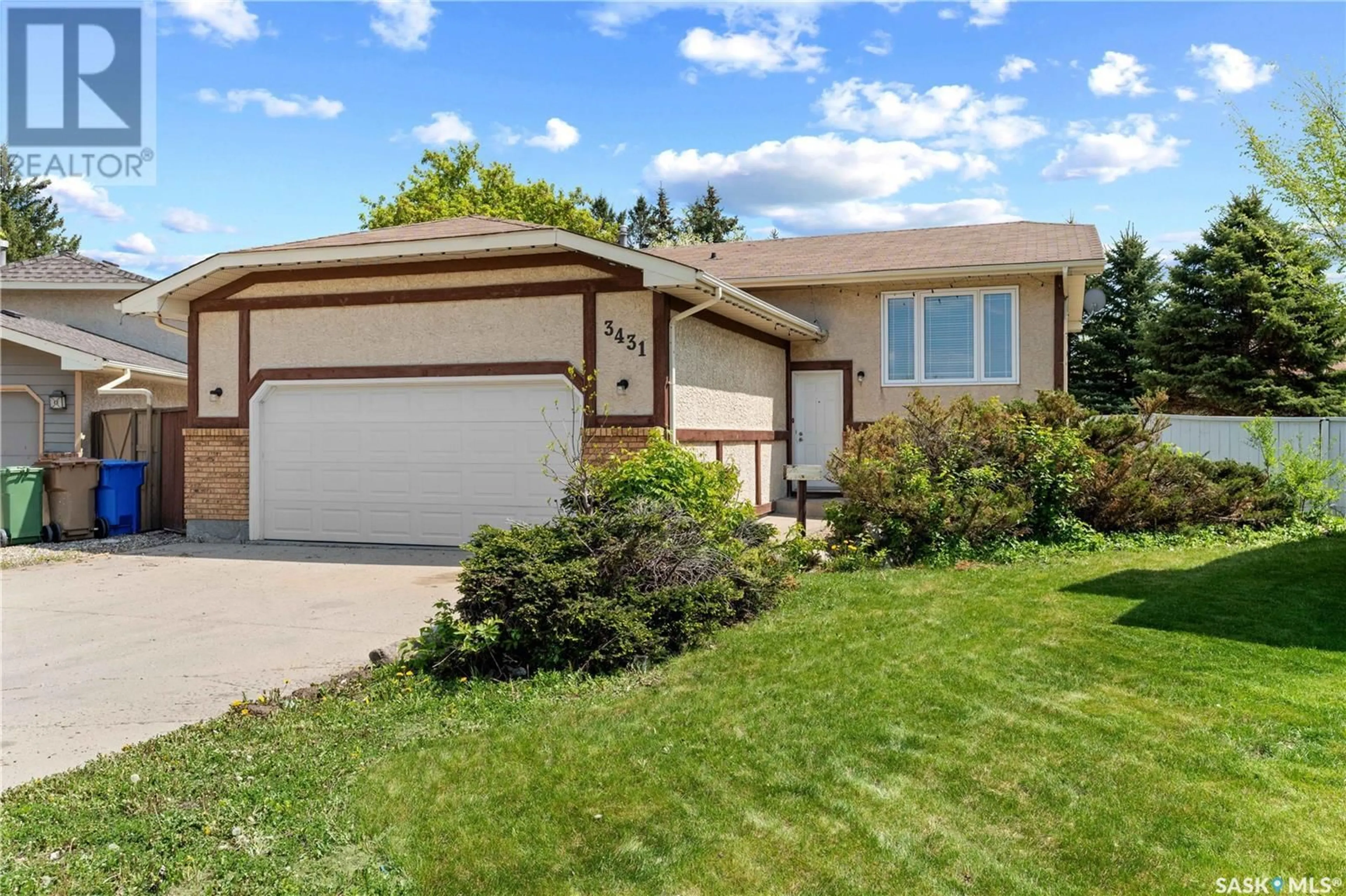 Home with vinyl exterior material, street for 3431 MIDDLETON PLACE, Regina Saskatchewan S4N7B8