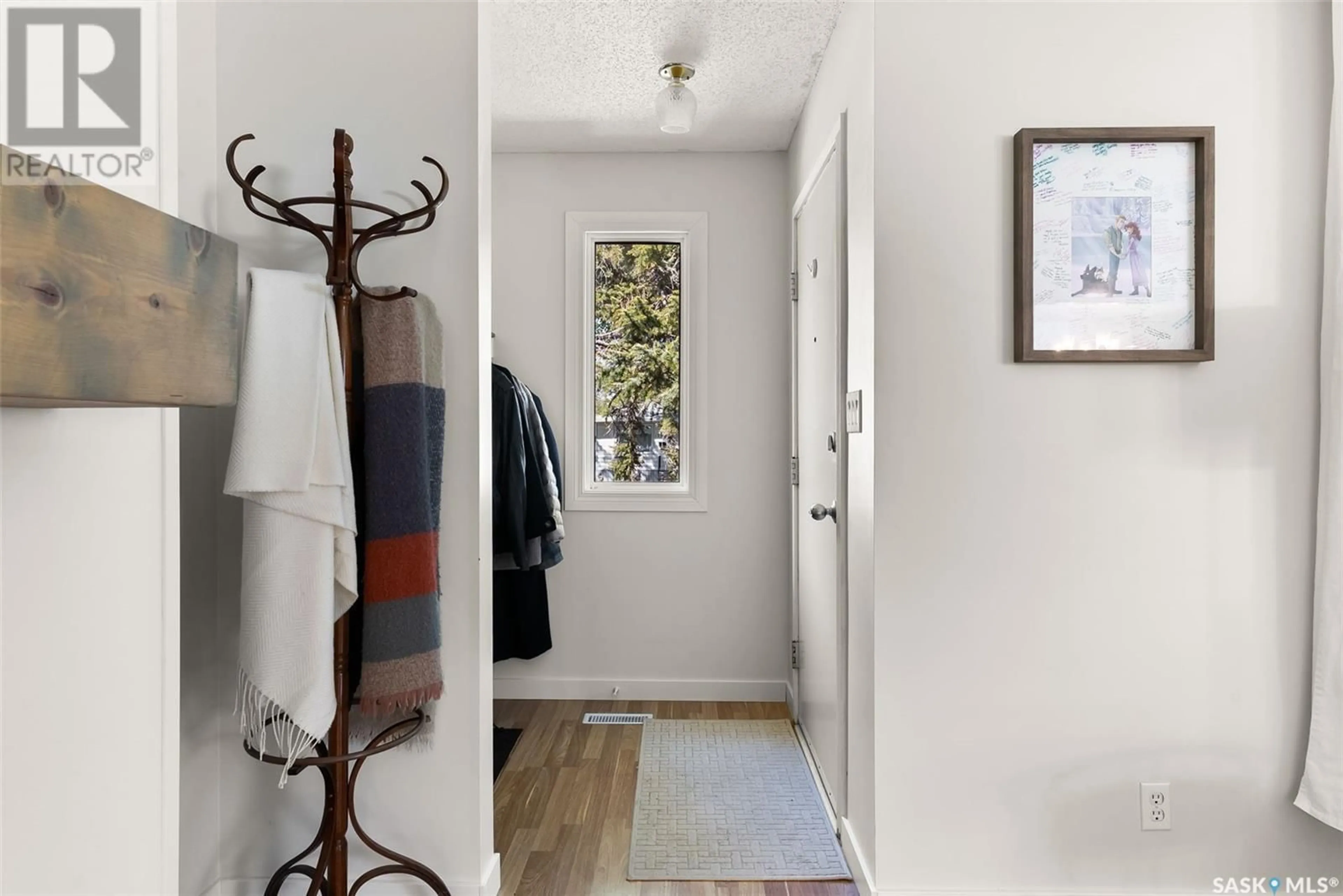 Indoor entryway for 1355 GREY STREET, Regina Saskatchewan S4T5H5