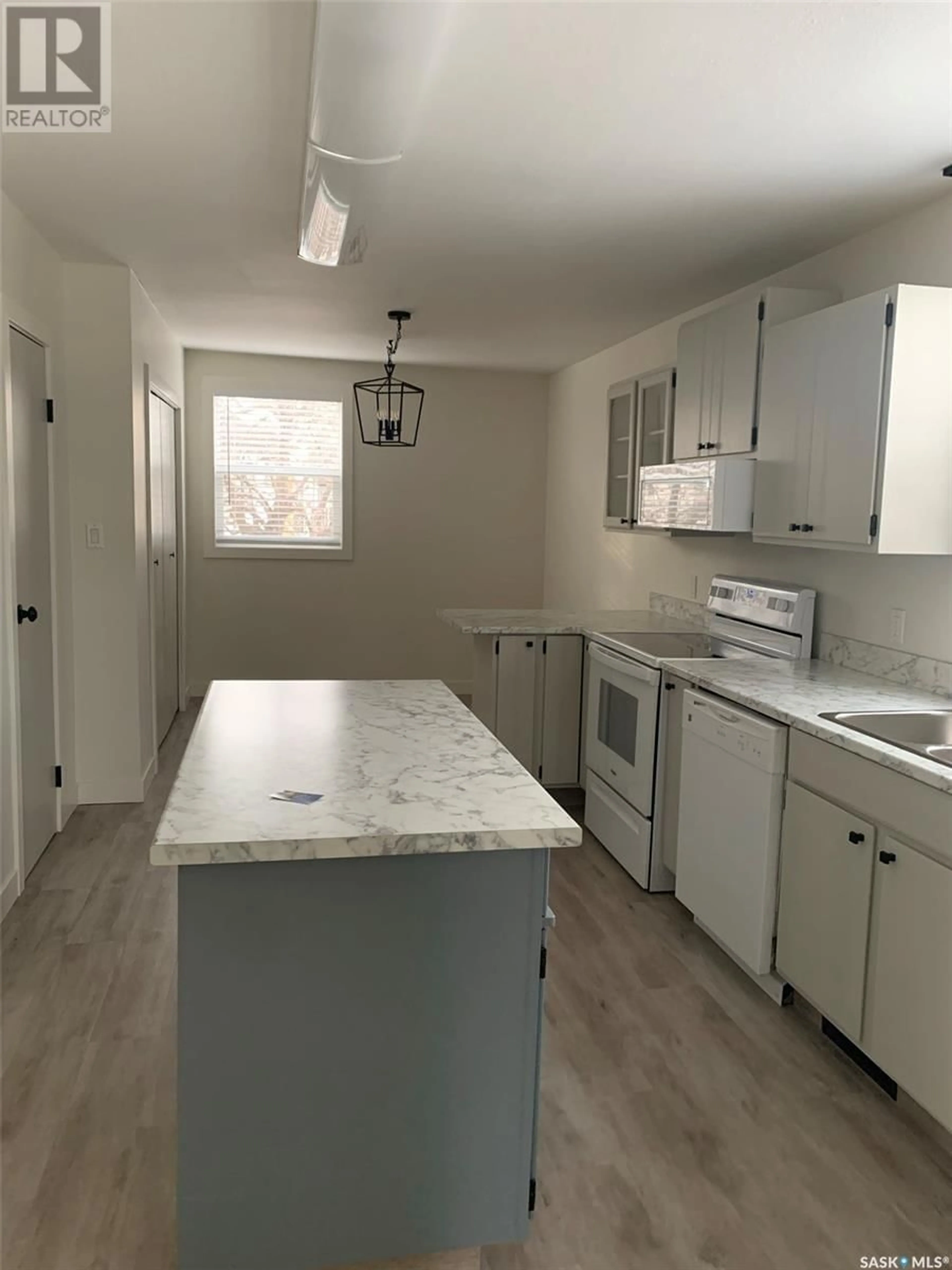 Open concept kitchen, unknown for 1323 NORTH RAILWAY STREET, Swift Current Saskatchewan S9H1E6