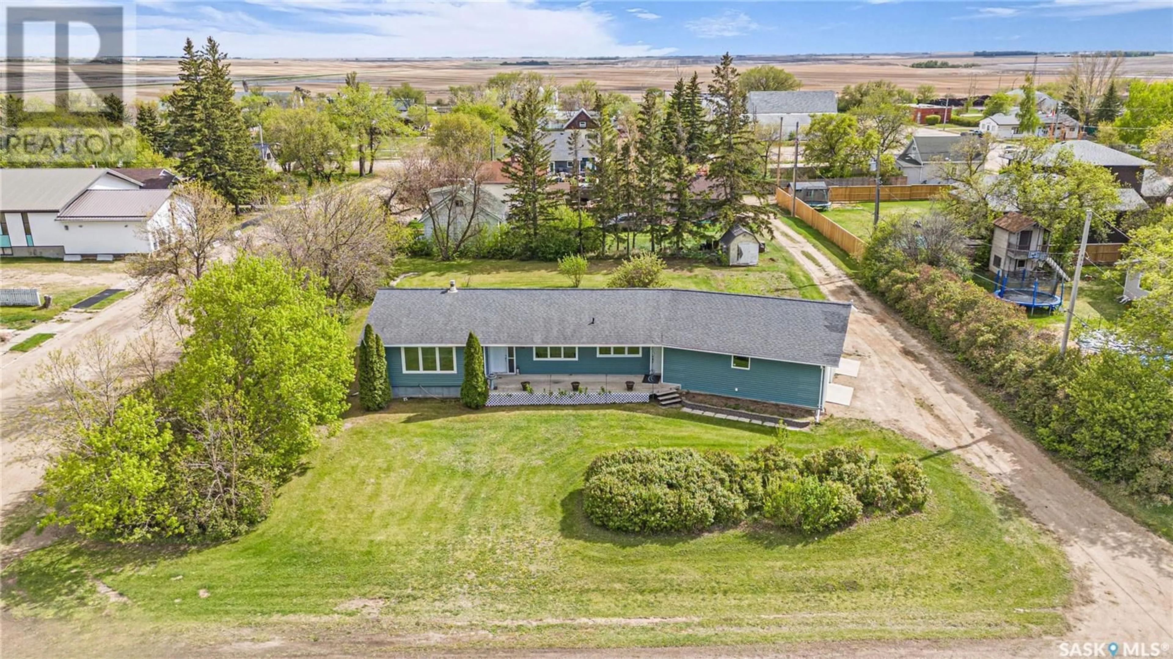 A pic from outside/outdoor area/front of a property/back of a property/a pic from drone, building for 110 ELGIN STREET, Viscount Saskatchewan S0K4M0