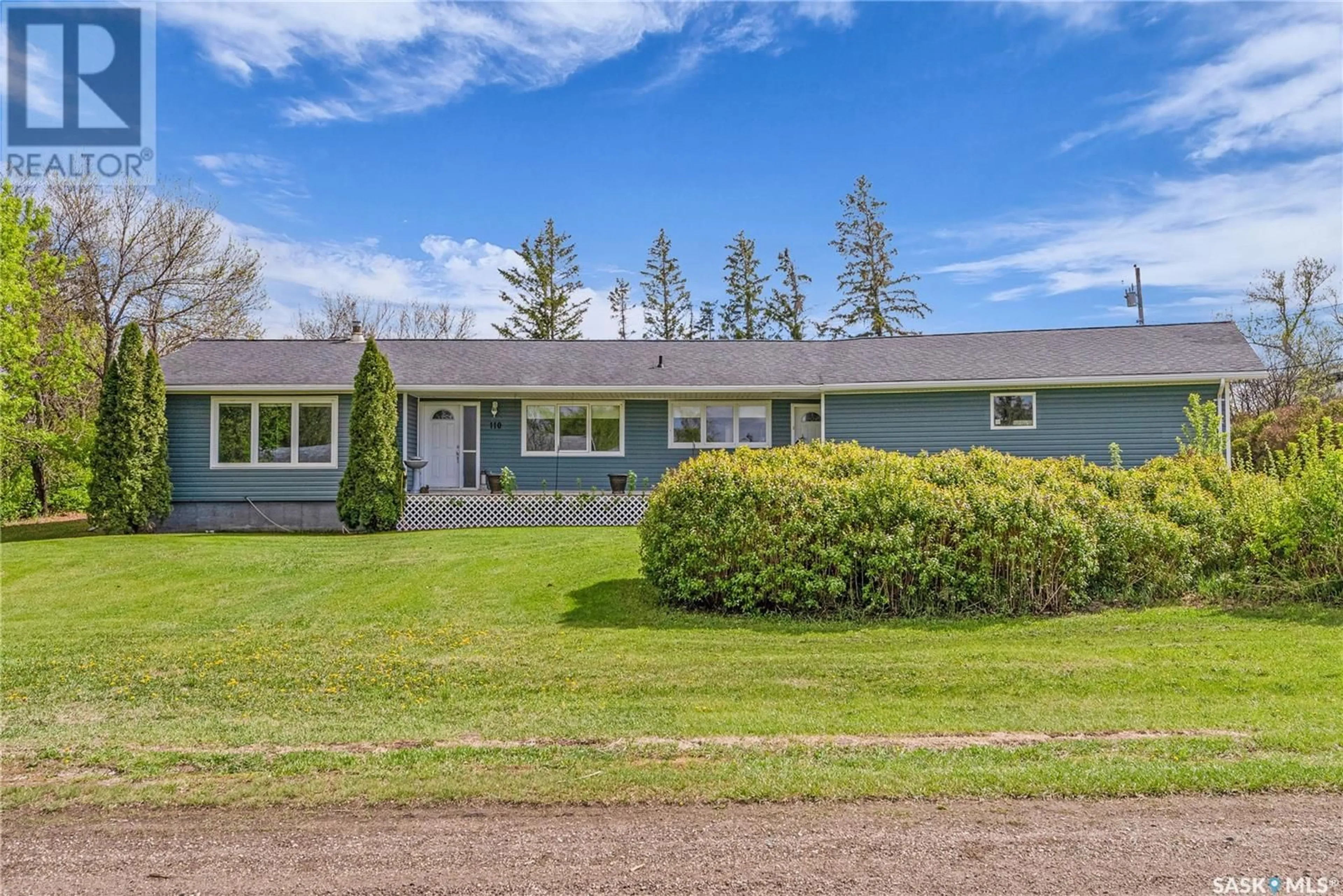 A pic from outside/outdoor area/front of a property/back of a property/a pic from drone, unknown for 110 ELGIN STREET, Viscount Saskatchewan S0K4M0