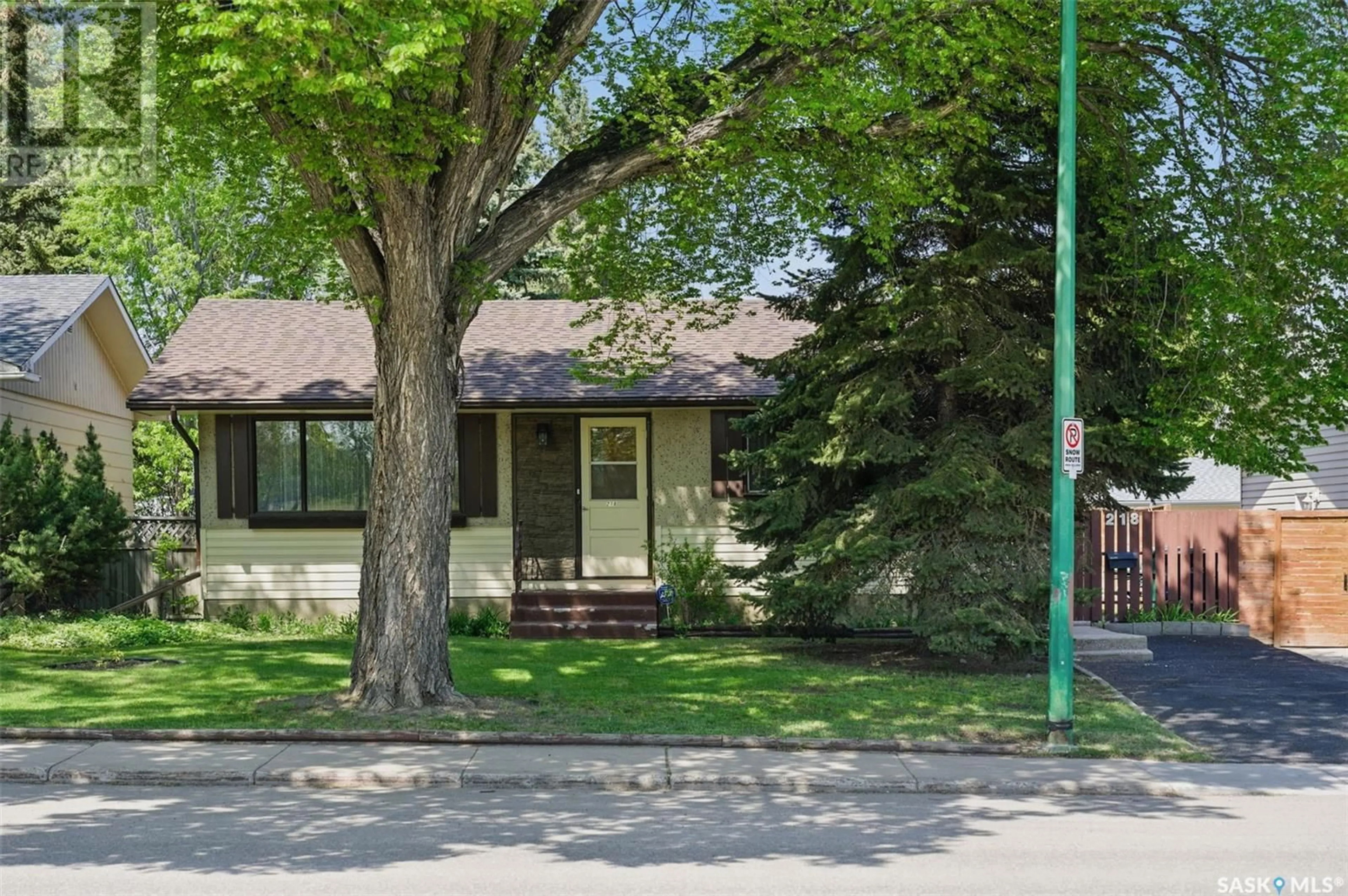 Home with vinyl exterior material, street for 218 ACADIA DRIVE, Saskatoon Saskatchewan S7H3B3