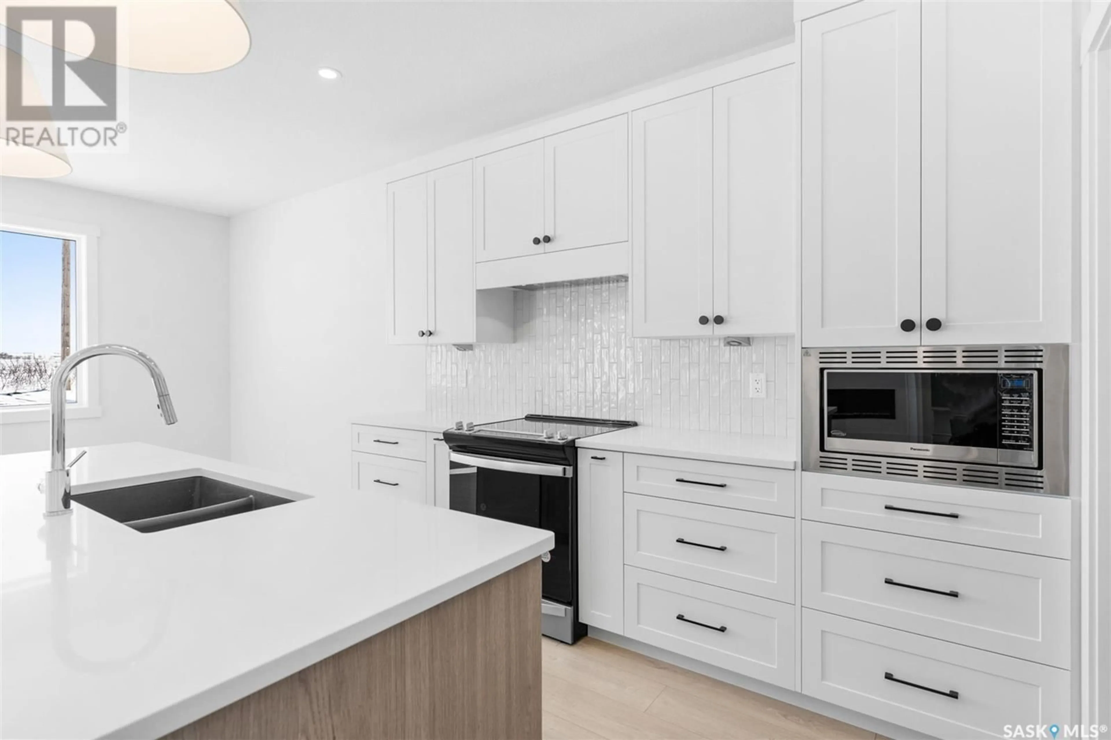 Standard kitchen, unknown for 423 DORAN CRESCENT, Saskatoon Saskatchewan S7V1W2