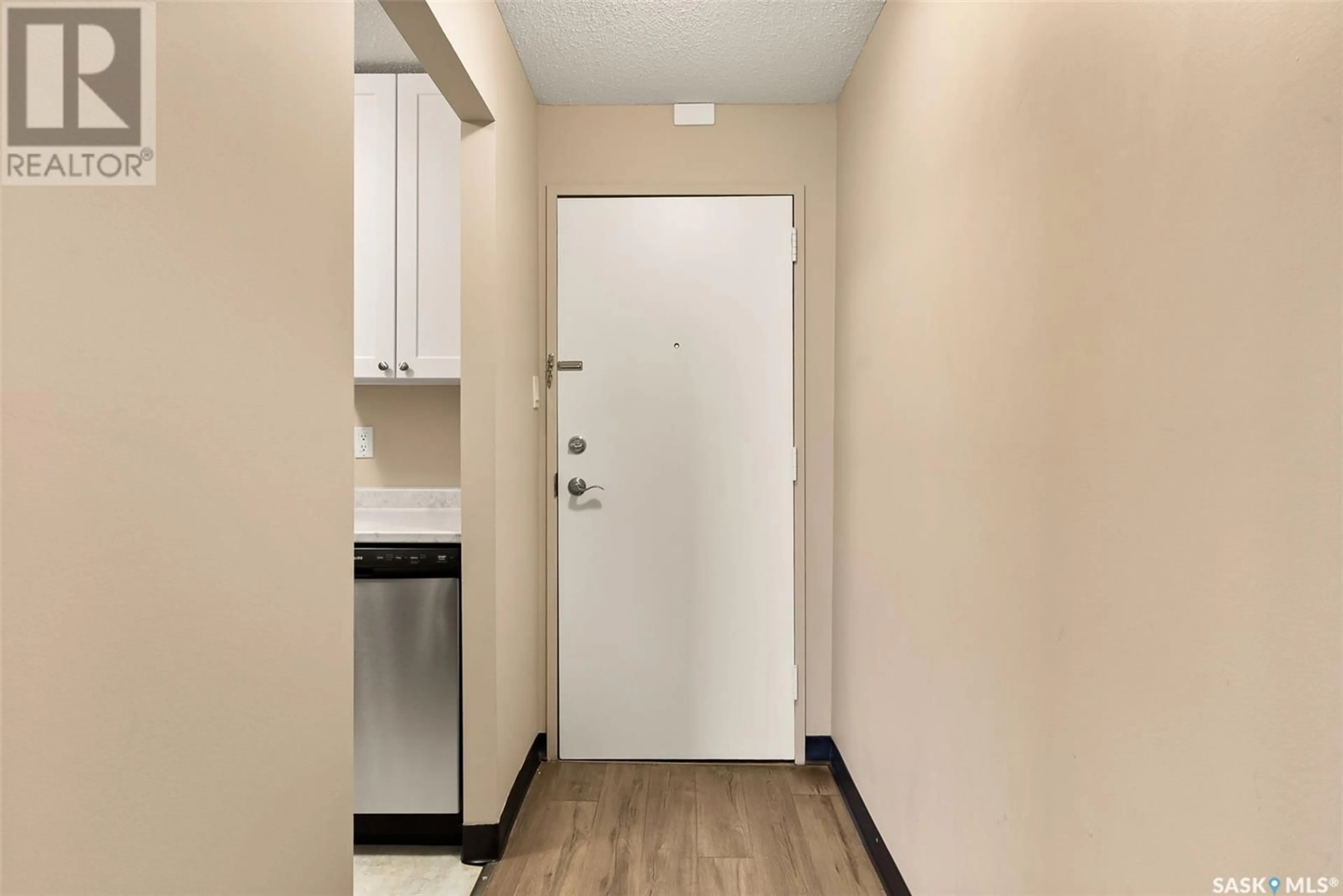 Indoor entryway for 2830 - 601 GORDON ROAD, Regina Saskatchewan S4S6A1