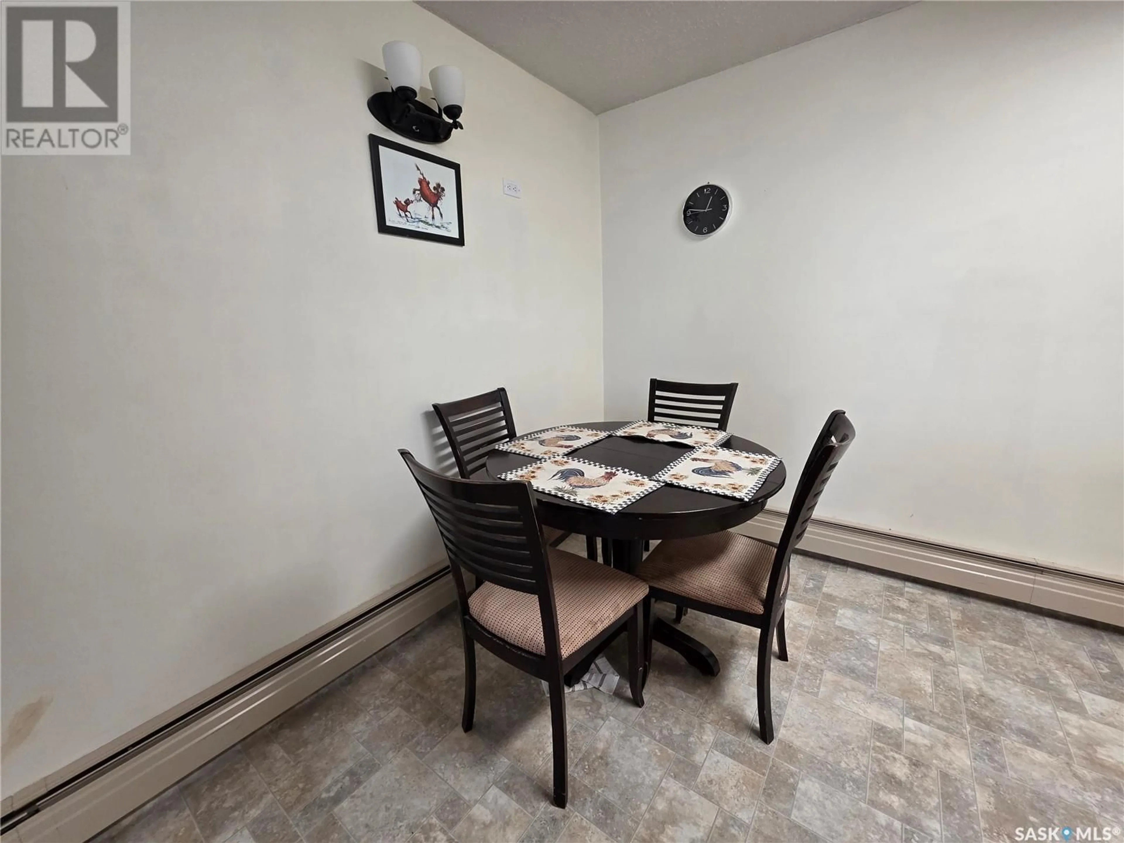 Dining room, unknown for 8 330 13TH AVENUE NE, Swift Current Saskatchewan S9H2W1