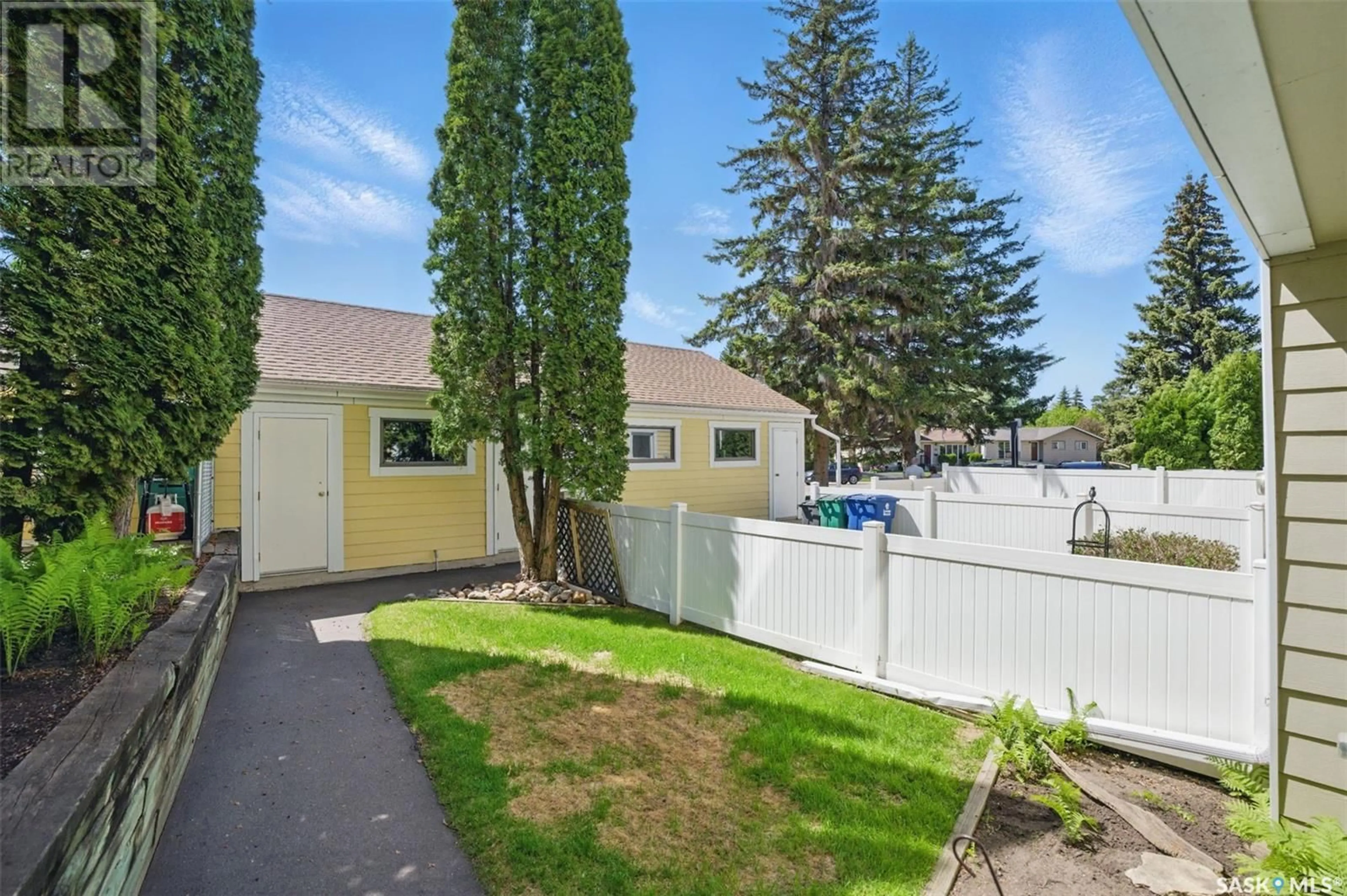 Patio, street for 156 227 SAGUENAY DRIVE, Saskatoon Saskatchewan S7K6G4