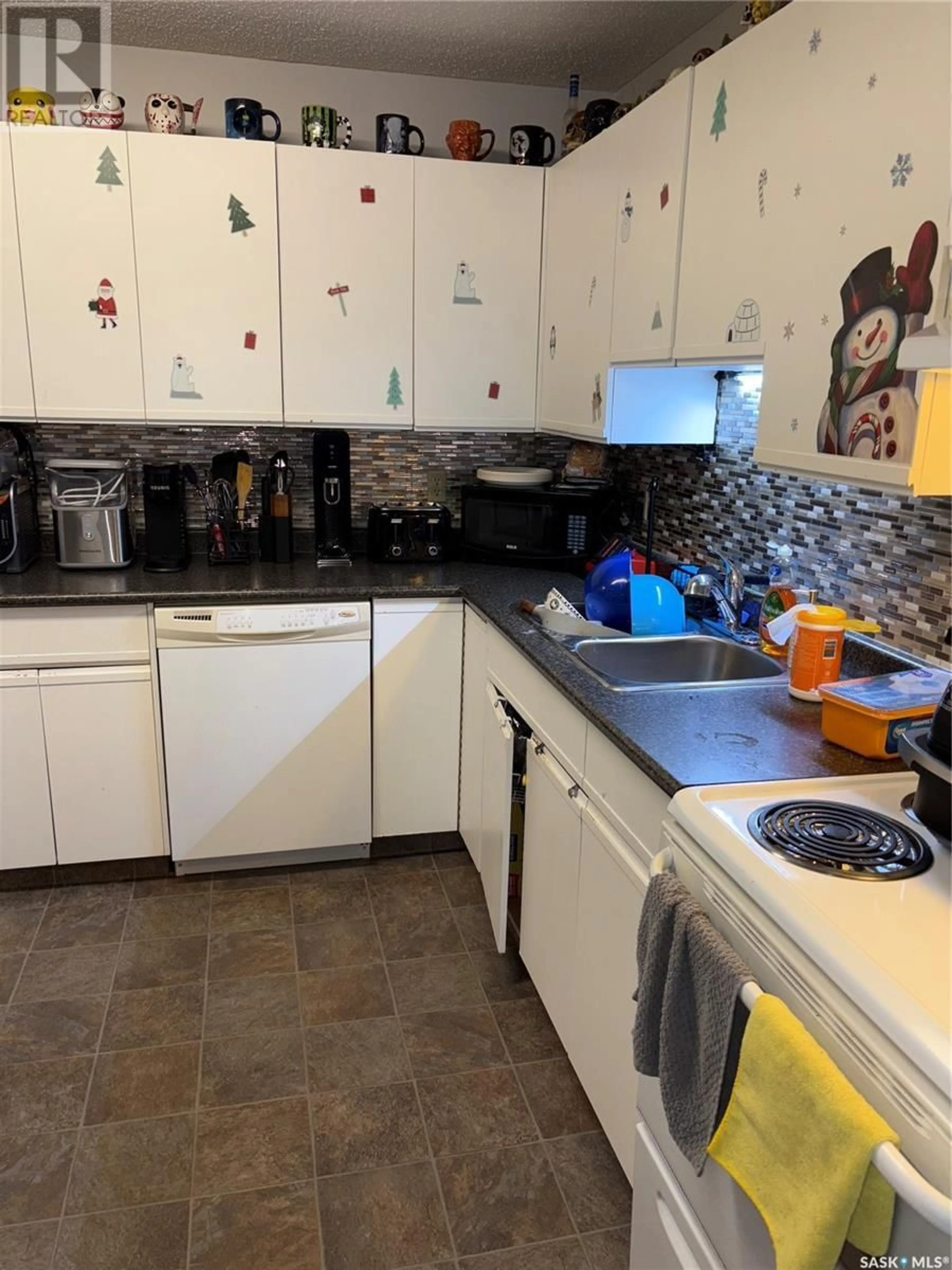 Standard kitchen, unknown for 209a - 301 CREE PLACE, Saskatoon Saskatchewan S7K7X9