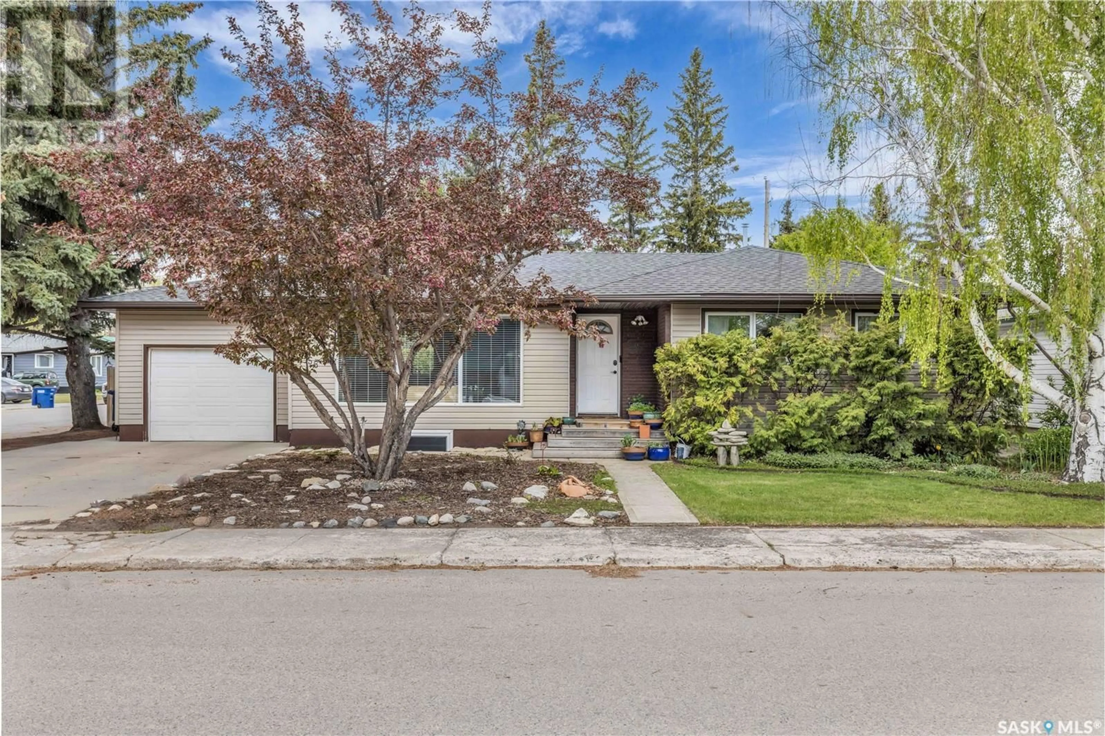 Home with vinyl exterior material, street for 56 KING CRESCENT, Humboldt Saskatchewan S0K2A0