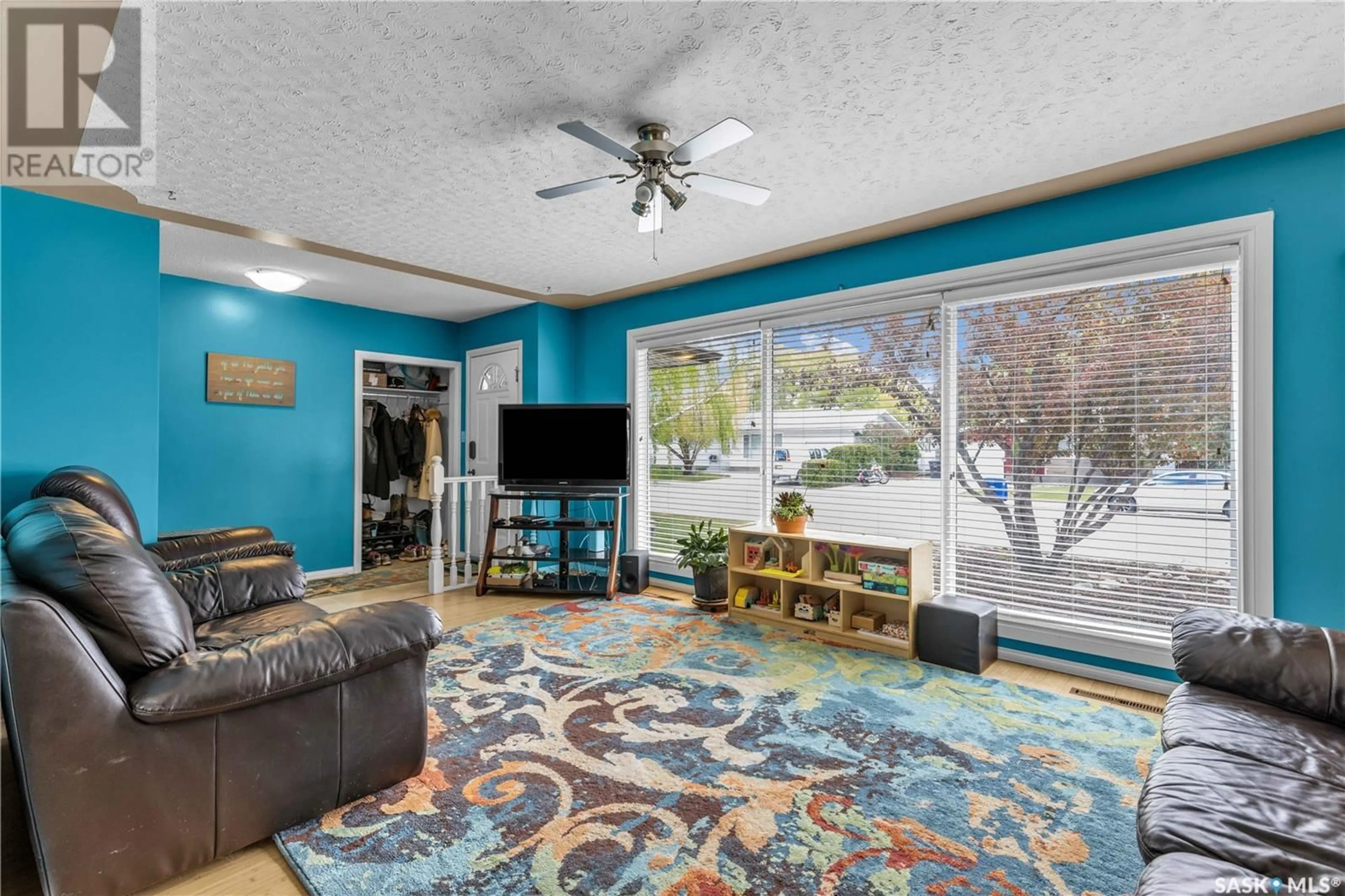 Living room with furniture, carpet floor for 56 KING CRESCENT, Humboldt Saskatchewan S0K2A0