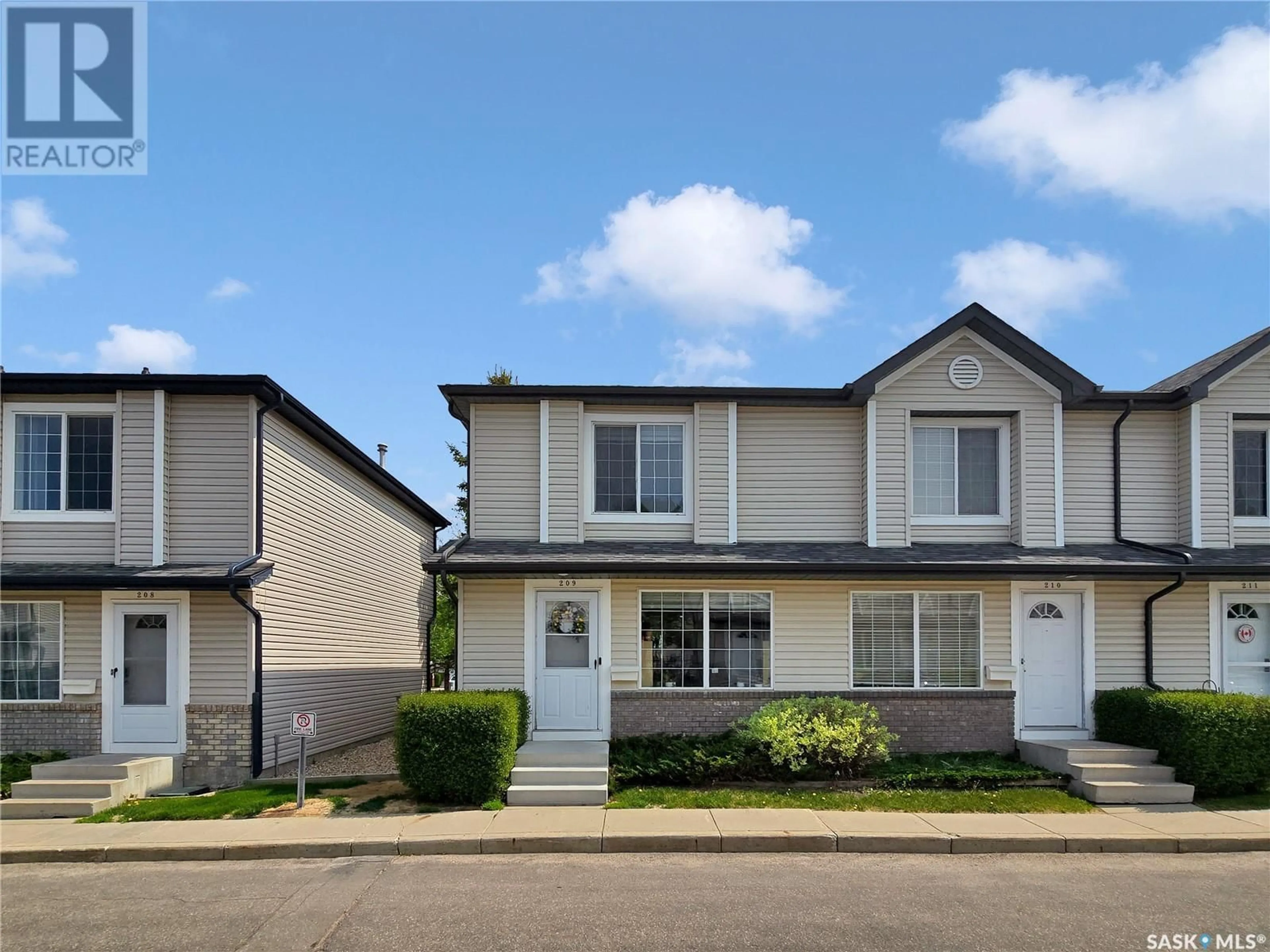 Home with vinyl exterior material, street for 209 - 670 KENDERDINE ROAD, Saskatoon Saskatchewan S7N4W2