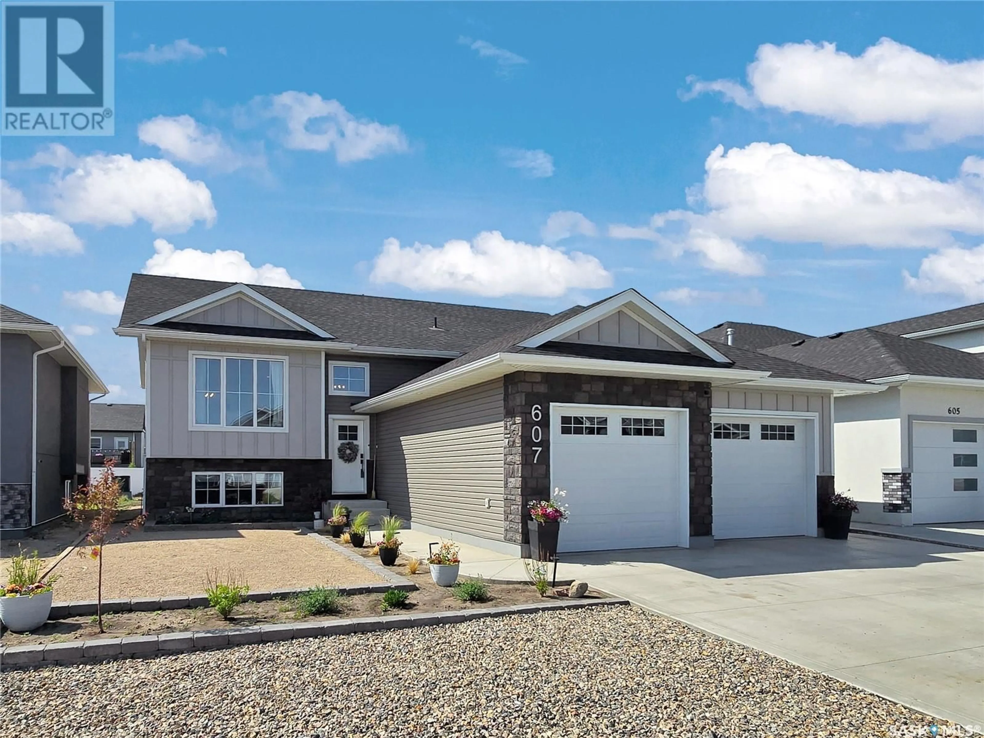 Home with vinyl exterior material, street for 607 PEBBLE BEACH BOULEVARD, Warman Saskatchewan S0K4S1