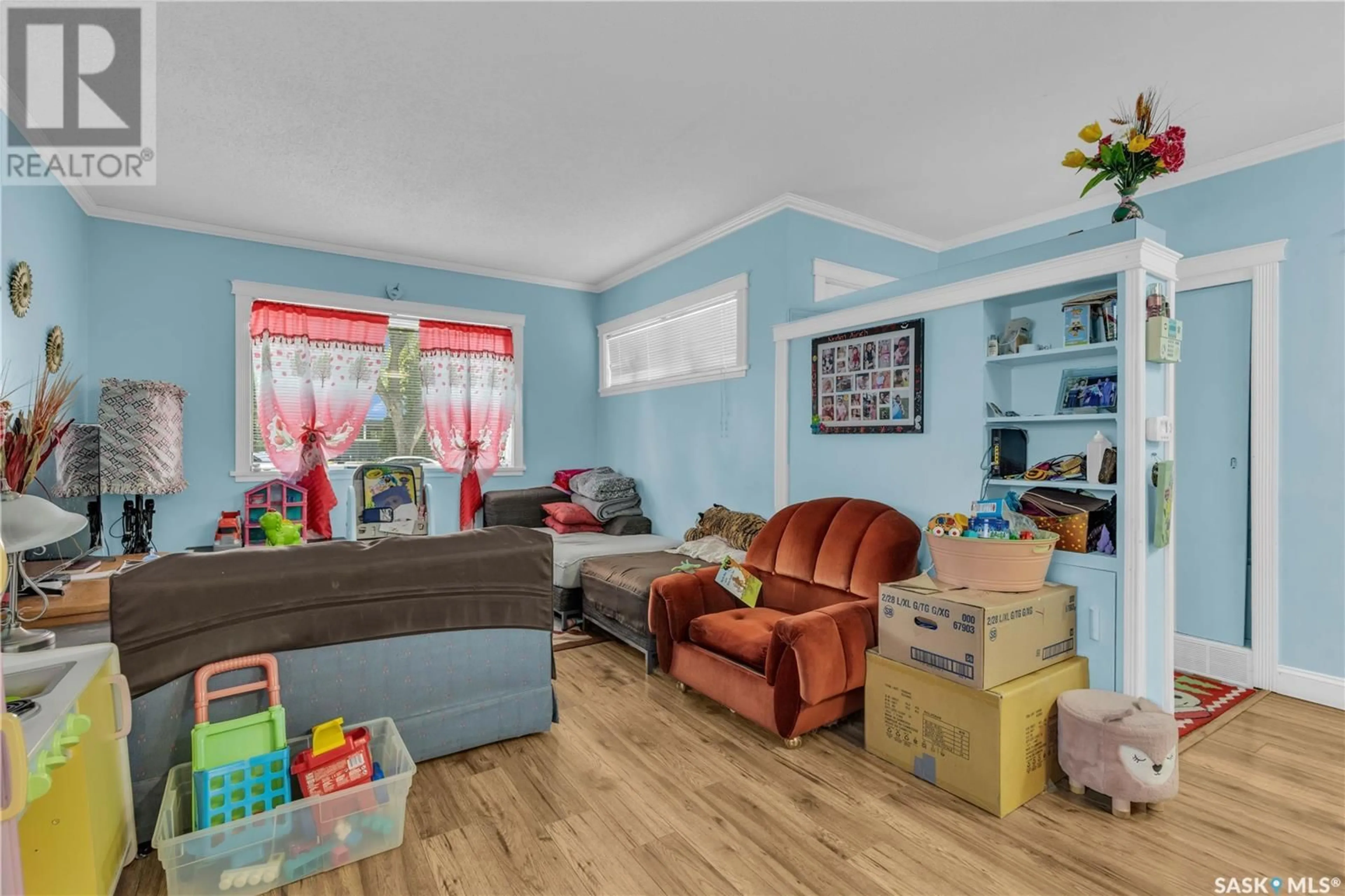 Living room with furniture, unknown for 1023 OSLER STREET, Saskatoon Saskatchewan S7N0T5
