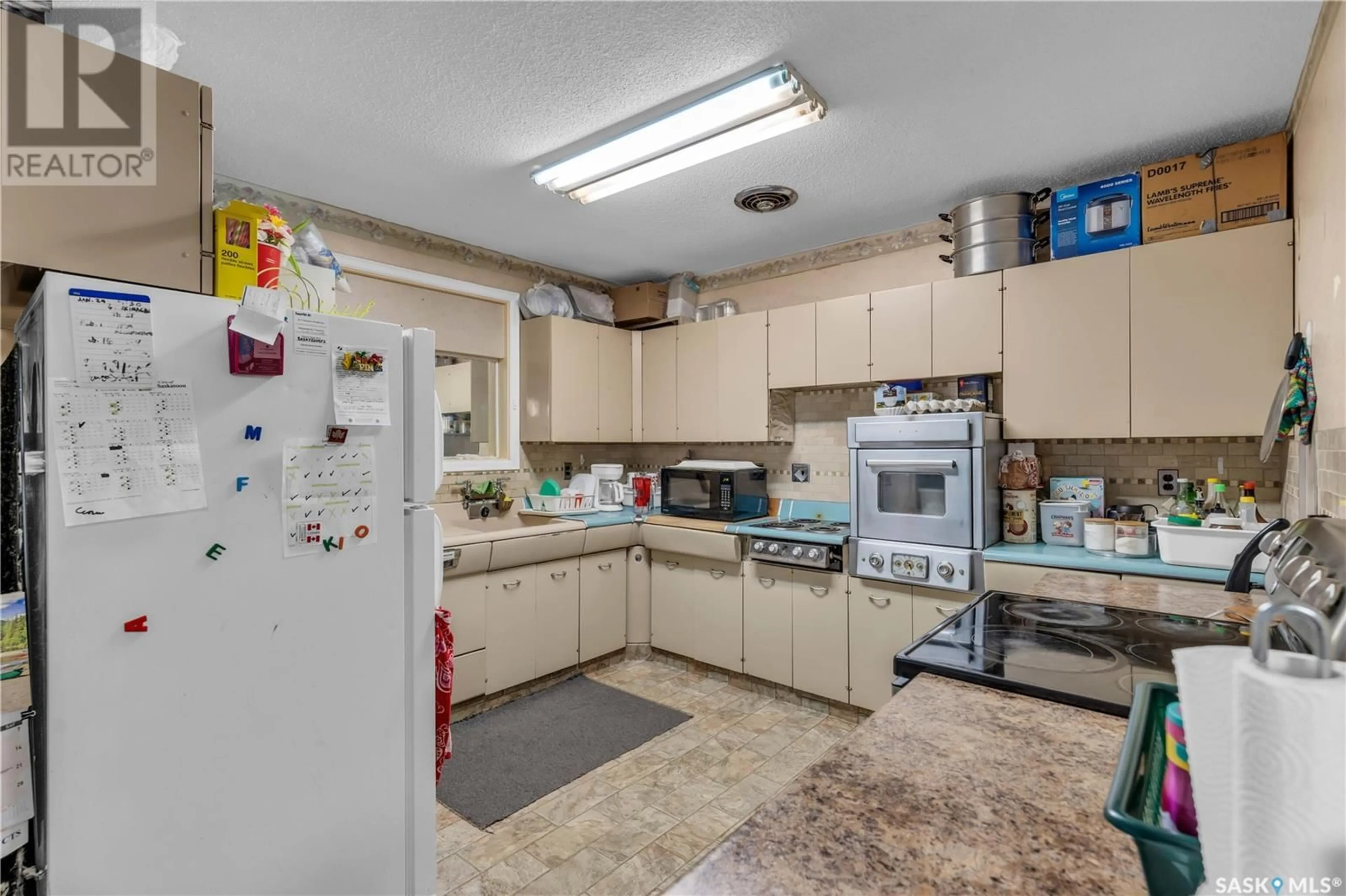 Standard kitchen, unknown for 1023 OSLER STREET, Saskatoon Saskatchewan S7N0T5