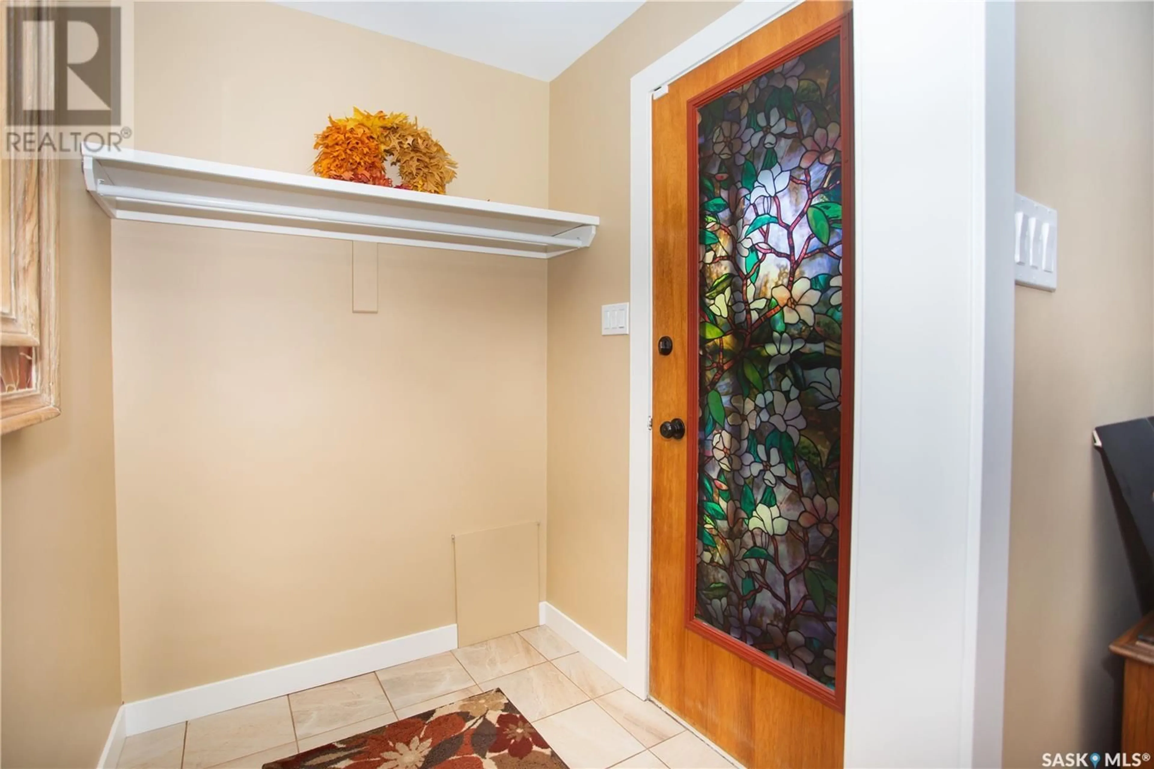 Indoor entryway for 312 BATE CRESCENT, Saskatoon Saskatchewan S7H3A5