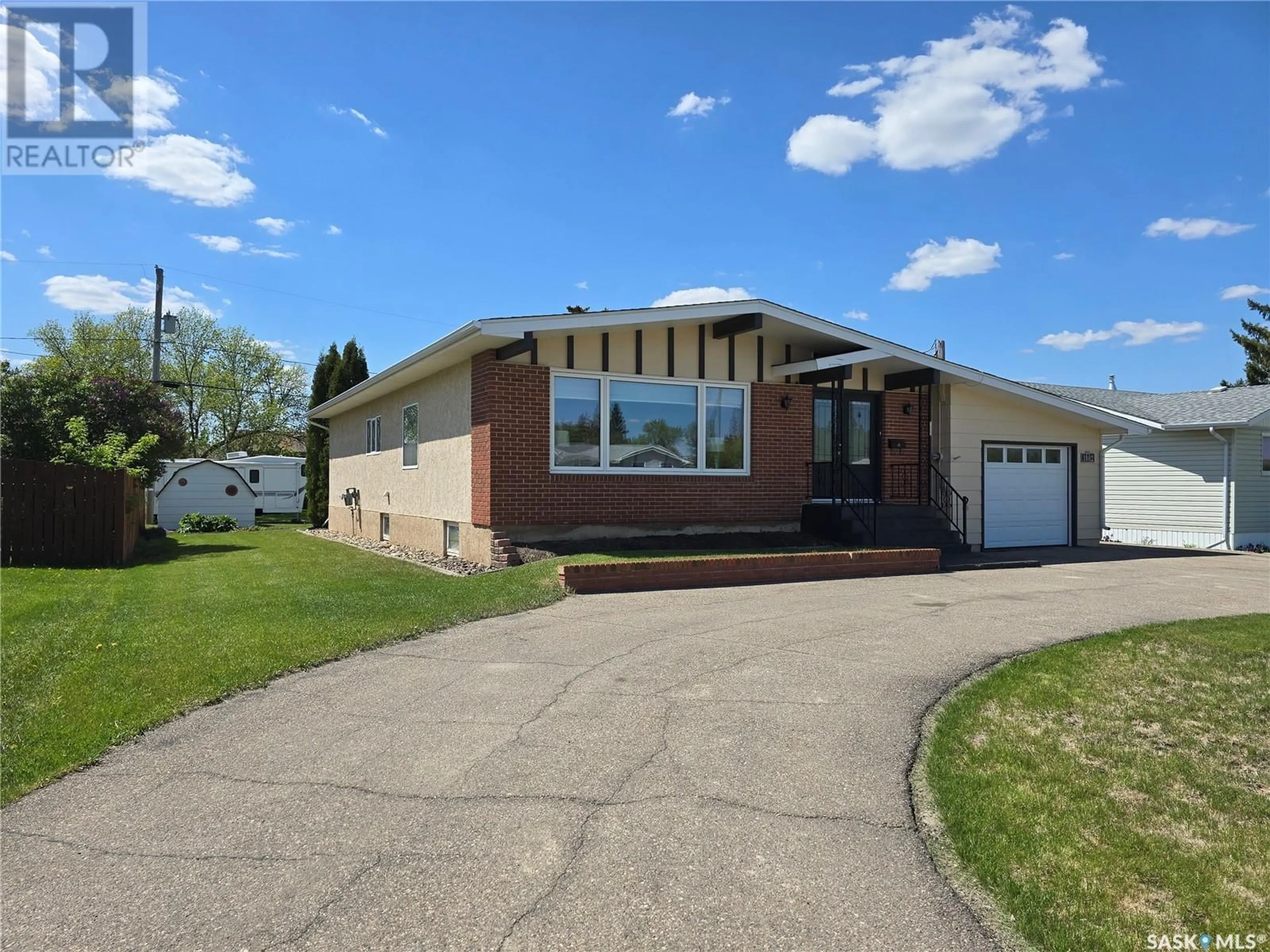 Home with vinyl exterior material, street for 1002 DESMOND STREET, Grenfell Saskatchewan S0G2B0