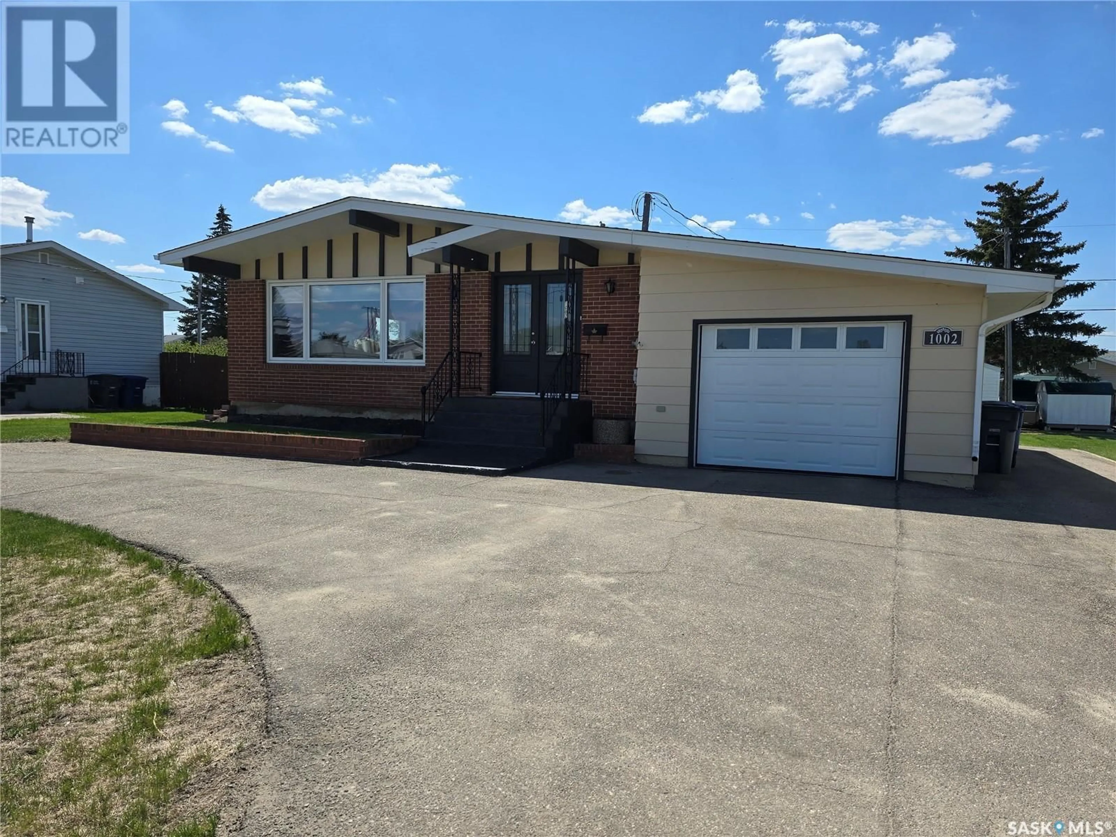 A pic from outside/outdoor area/front of a property/back of a property/a pic from drone, street for 1002 DESMOND STREET, Grenfell Saskatchewan S0G2B0