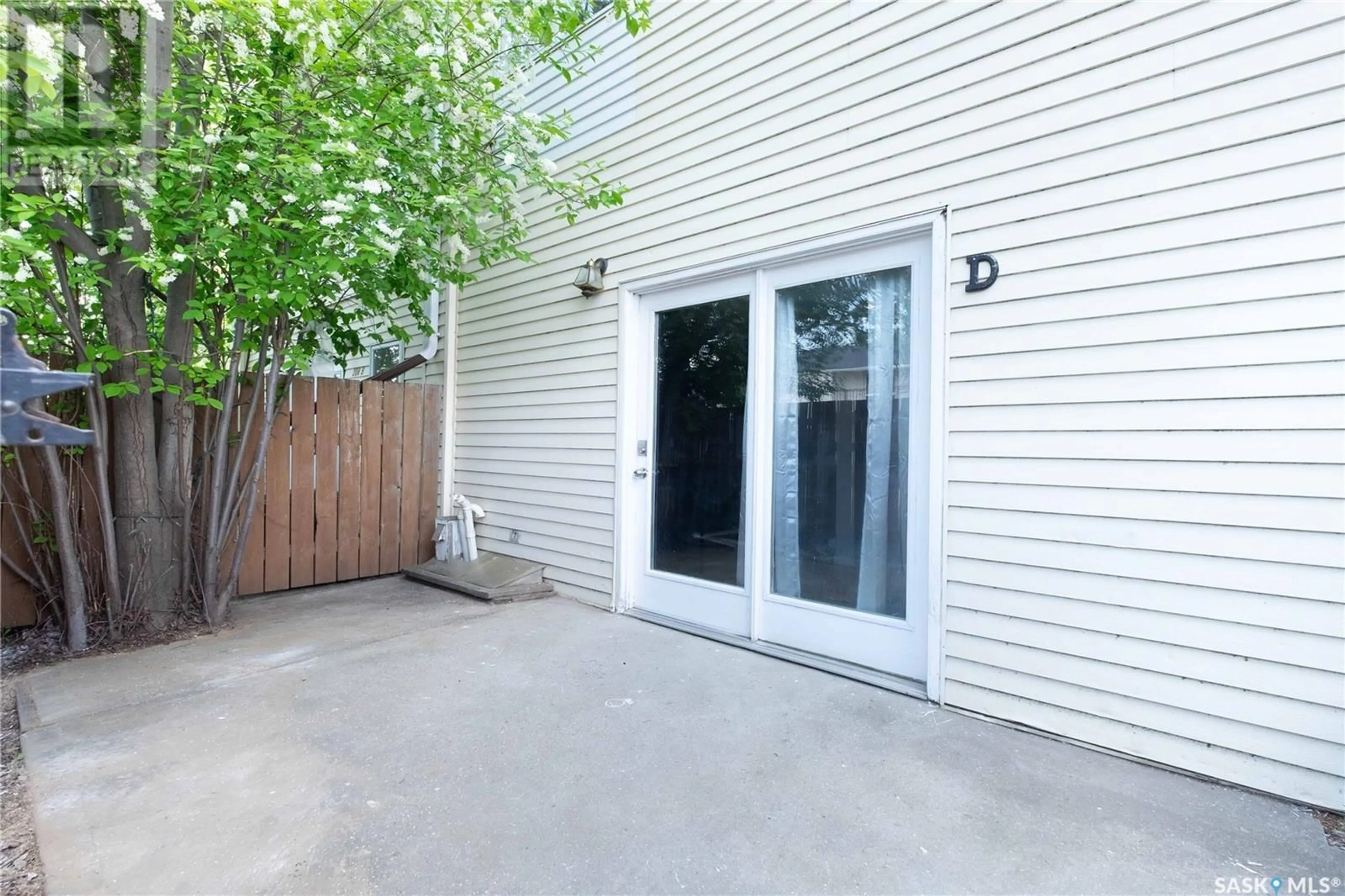 Patio, street for #D - 4208 CASTLE ROAD, Regina Saskatchewan S4S4W1