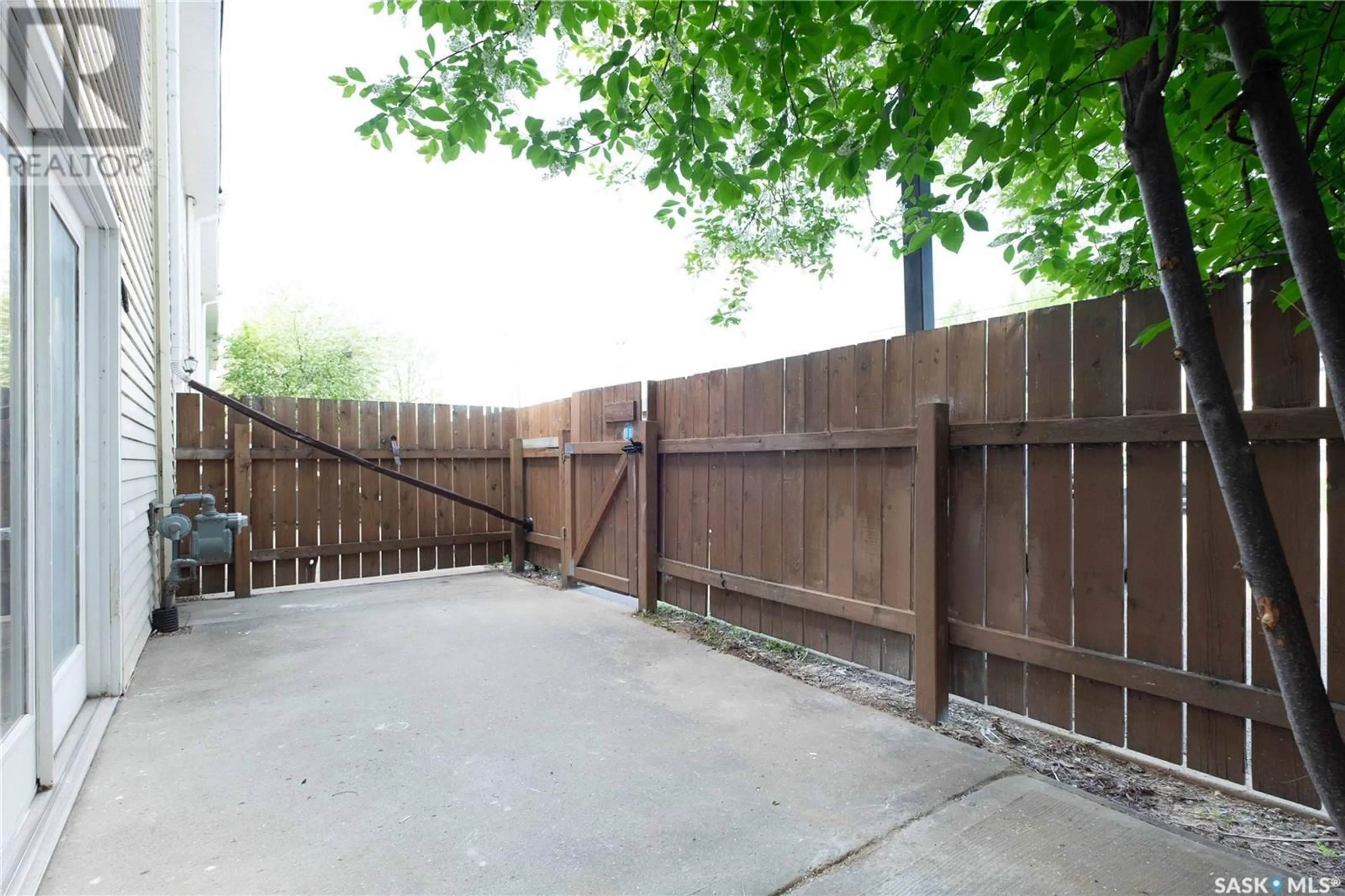 Patio, street for #D - 4208 CASTLE ROAD, Regina Saskatchewan S4S4W1