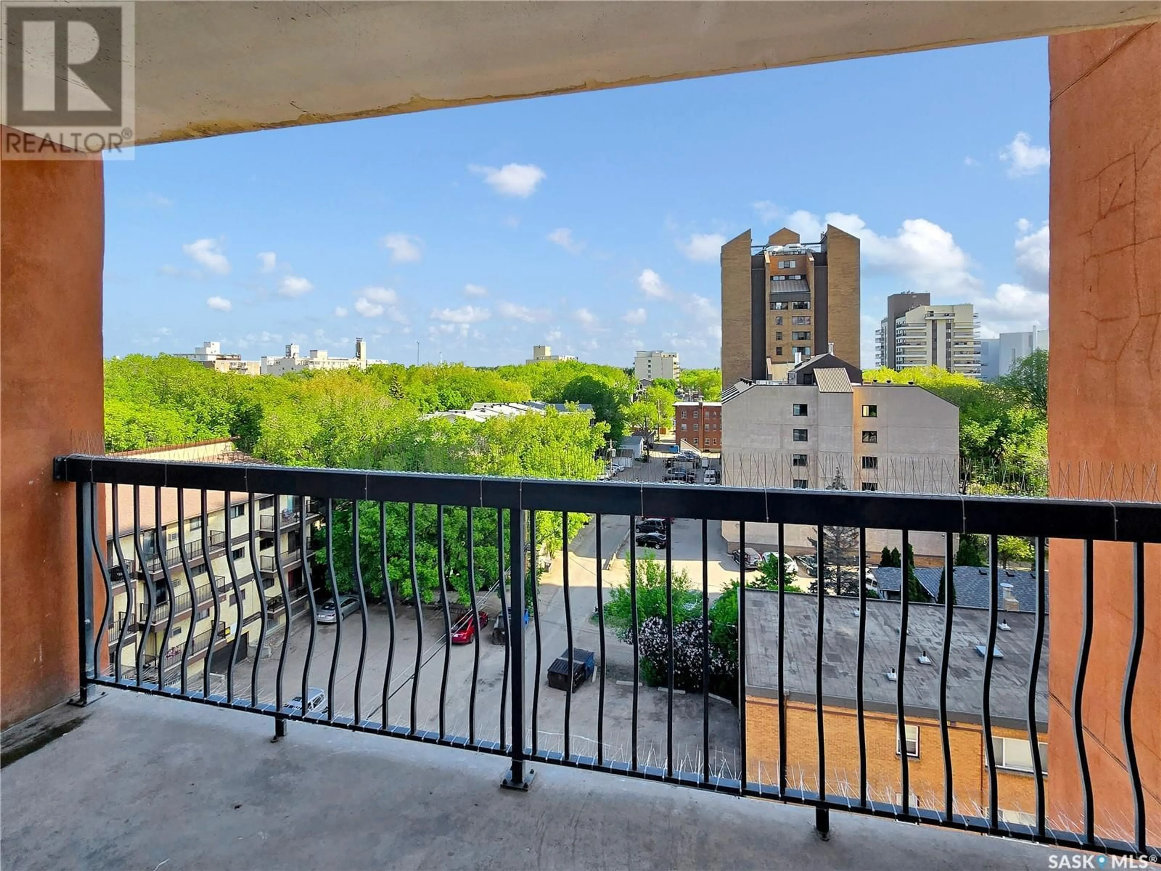 Balcony in the apartment, city buildings view from balcony for N - 703 405 5TH AVENUE, Saskatoon Saskatchewan S7K6Z3