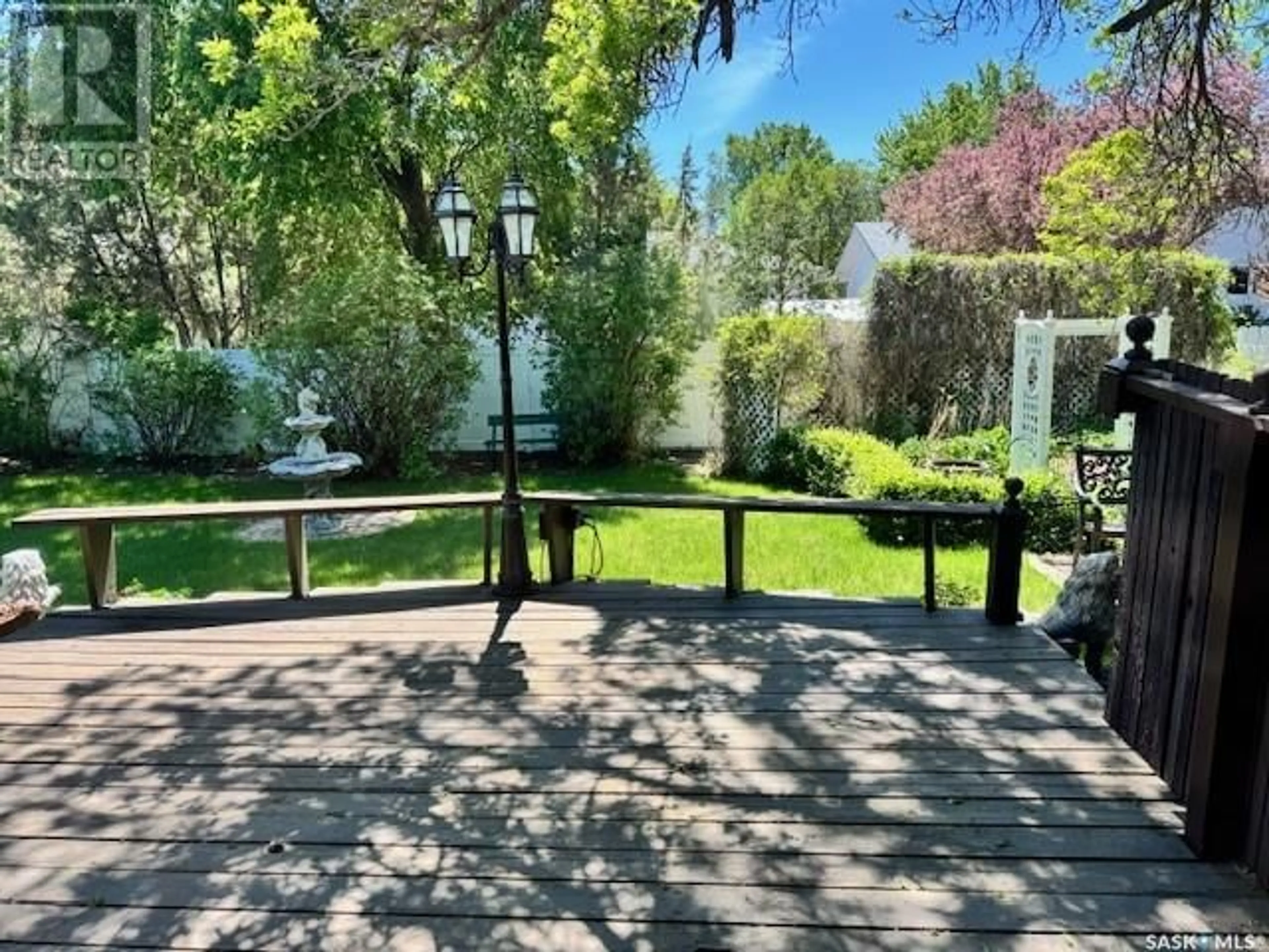 Patio, unknown for 19 LINCOLN DRIVE, Regina Saskatchewan S4S2V7