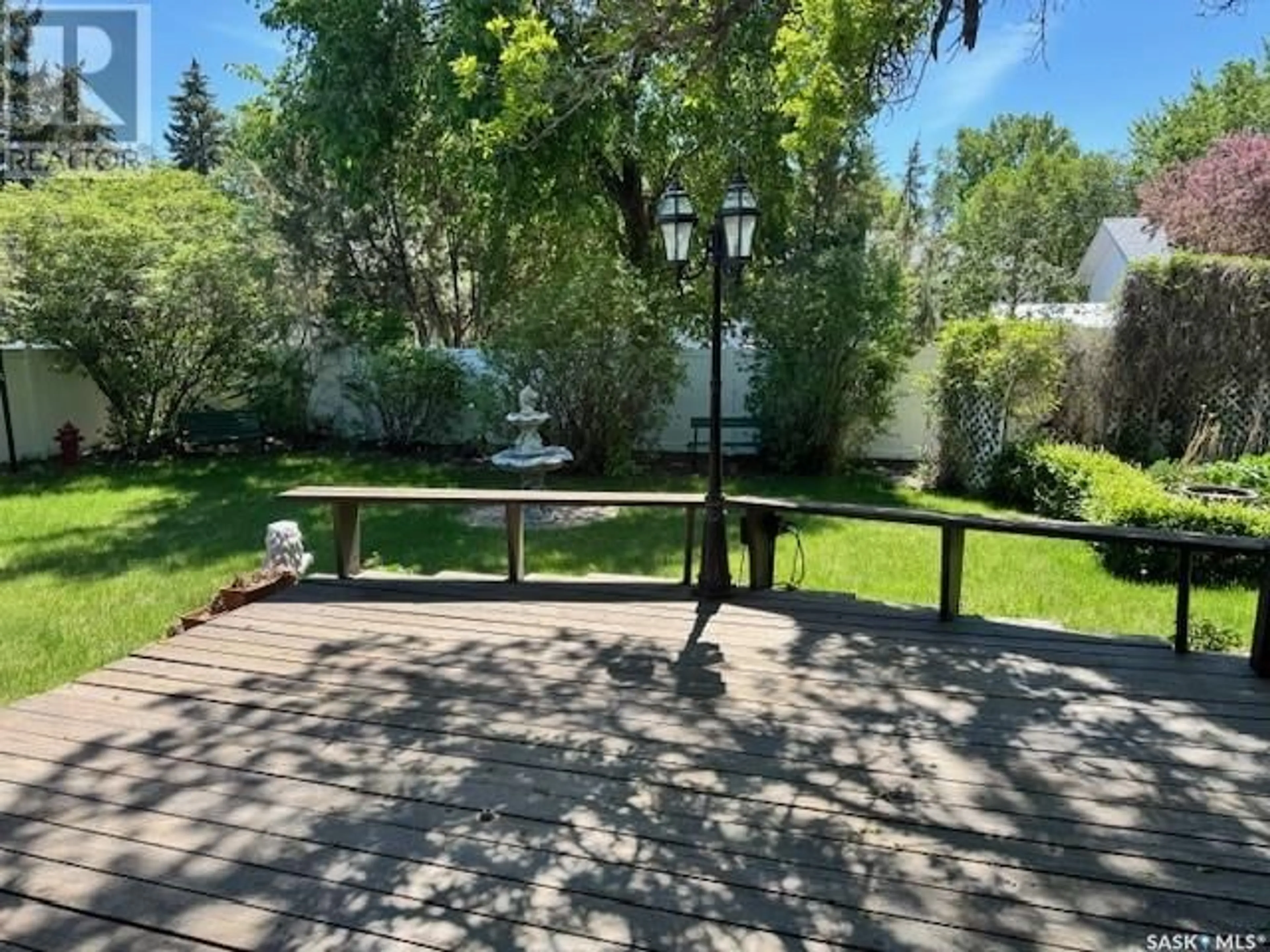 Patio, street for 19 LINCOLN DRIVE, Regina Saskatchewan S4S2V7
