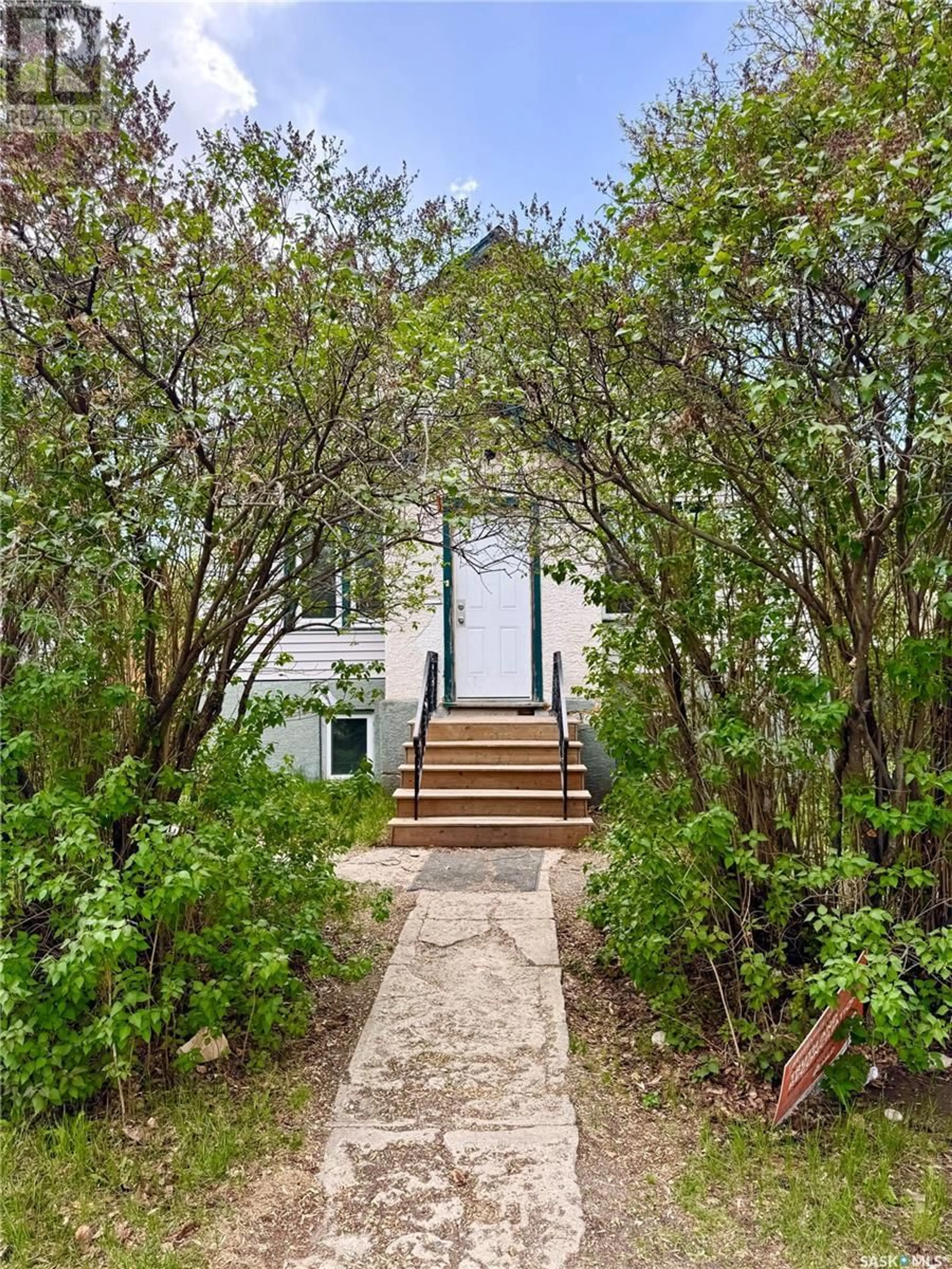 A pic from outside/outdoor area/front of a property/back of a property/a pic from drone, street for 1110 QUEEN STREET, Regina Saskatchewan S4B4B2