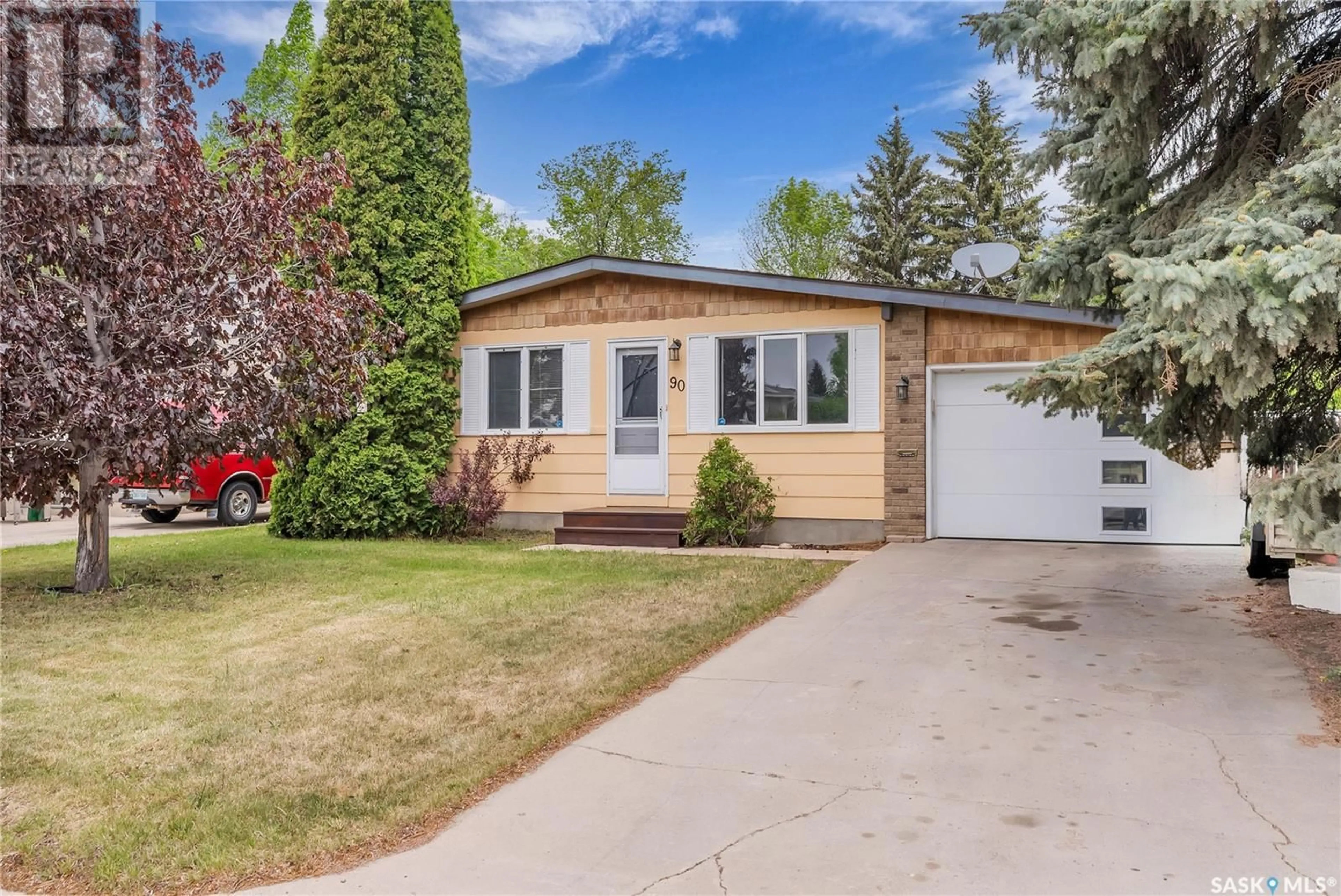 Home with vinyl exterior material, street for 90 CHURCHILL DRIVE, Saskatoon Saskatchewan S7K3X4
