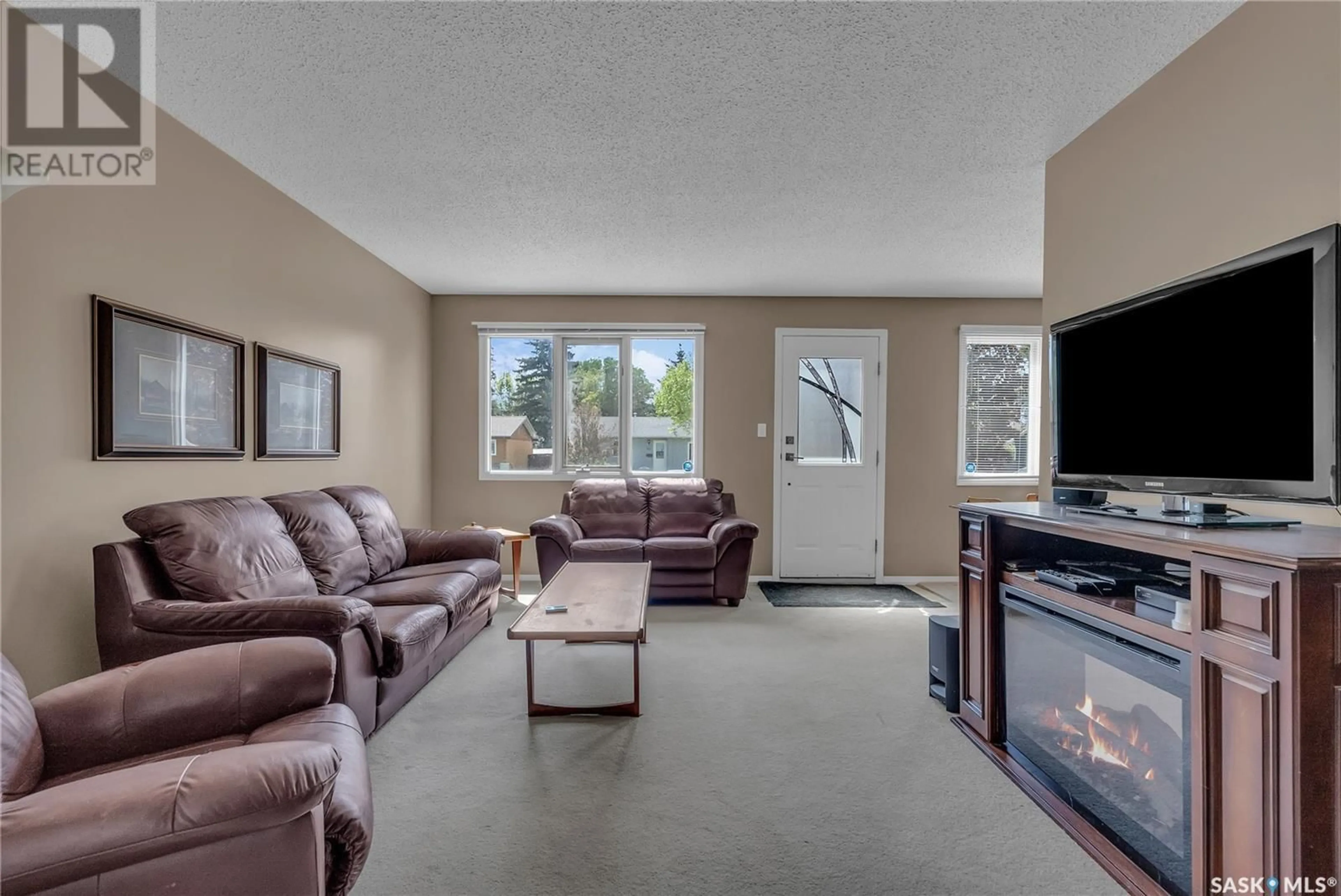 Living room with furniture, unknown for 90 CHURCHILL DRIVE, Saskatoon Saskatchewan S7K3X4