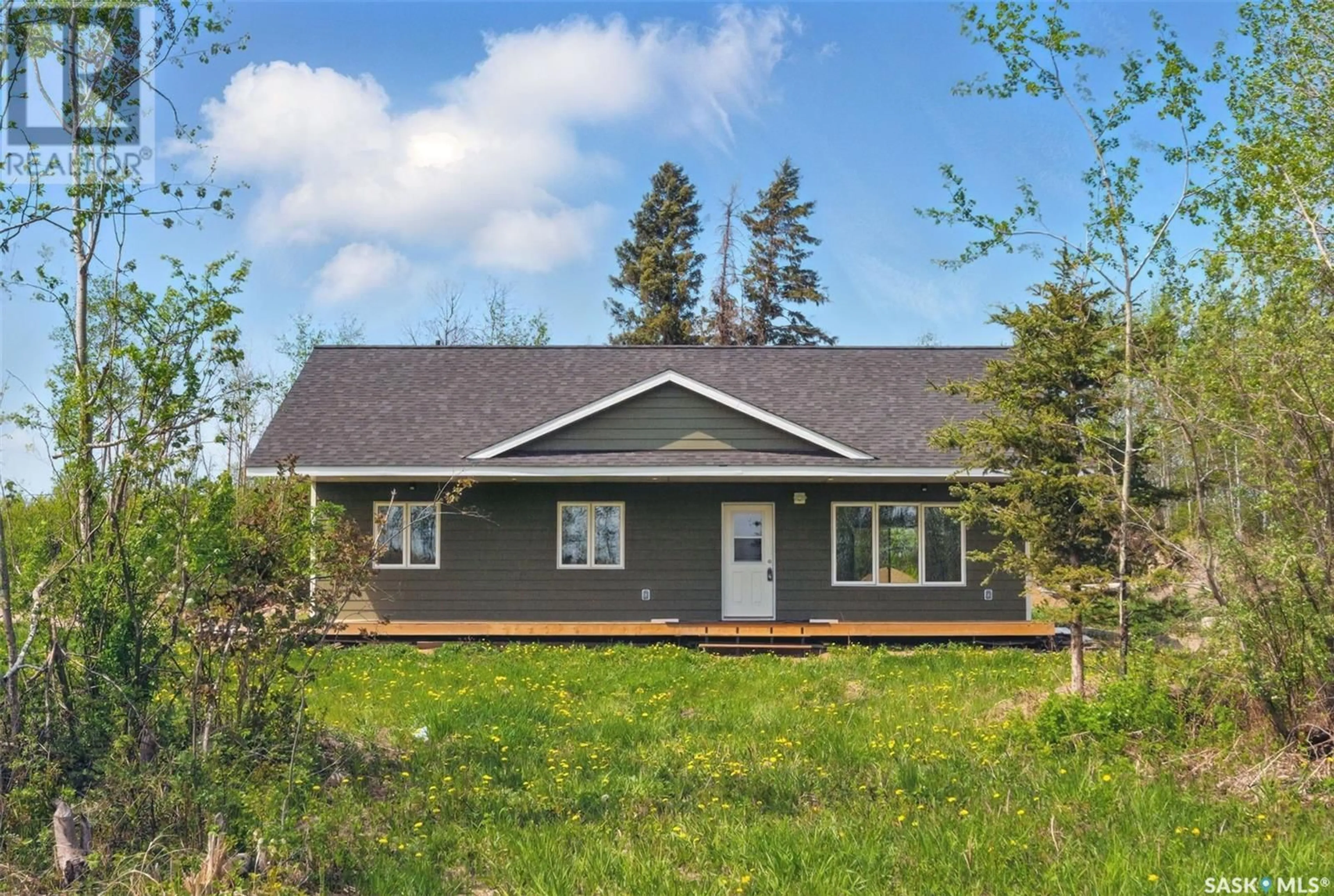 Home with vinyl exterior material, unknown for 304 RAILWAY AVENUE, Meath Park Saskatchewan S0J1T0