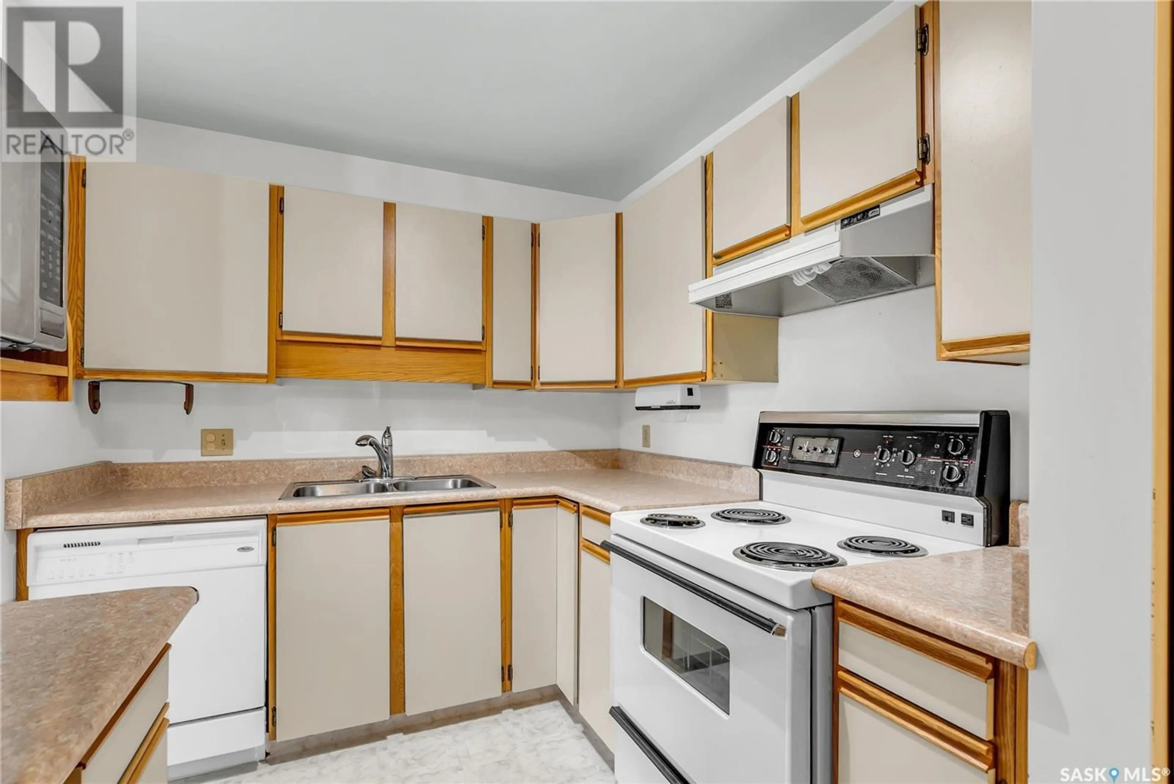 Standard kitchen, unknown for 11 95 MAIN STREET, Hague Saskatchewan S0K1X0